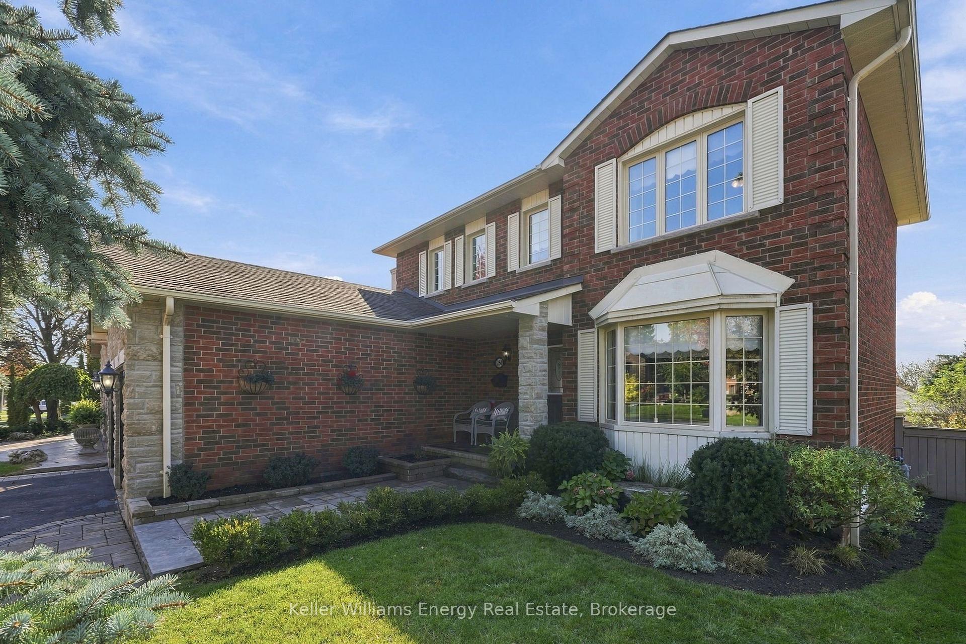 Photo 2 of 250 Glen Hill Drive, Whitby, Blue Grass Meadows — HOMEH