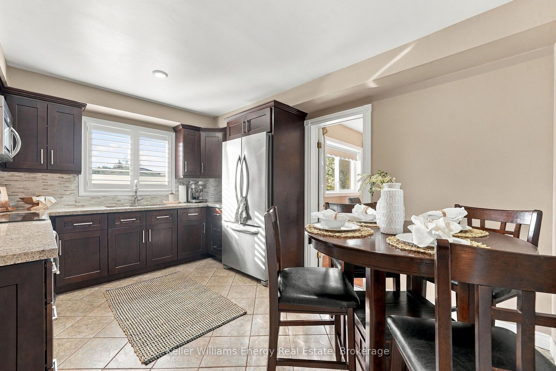 Photo 5 of 250 Glen Hill Drive, Whitby, Blue Grass Meadows — HOMEH