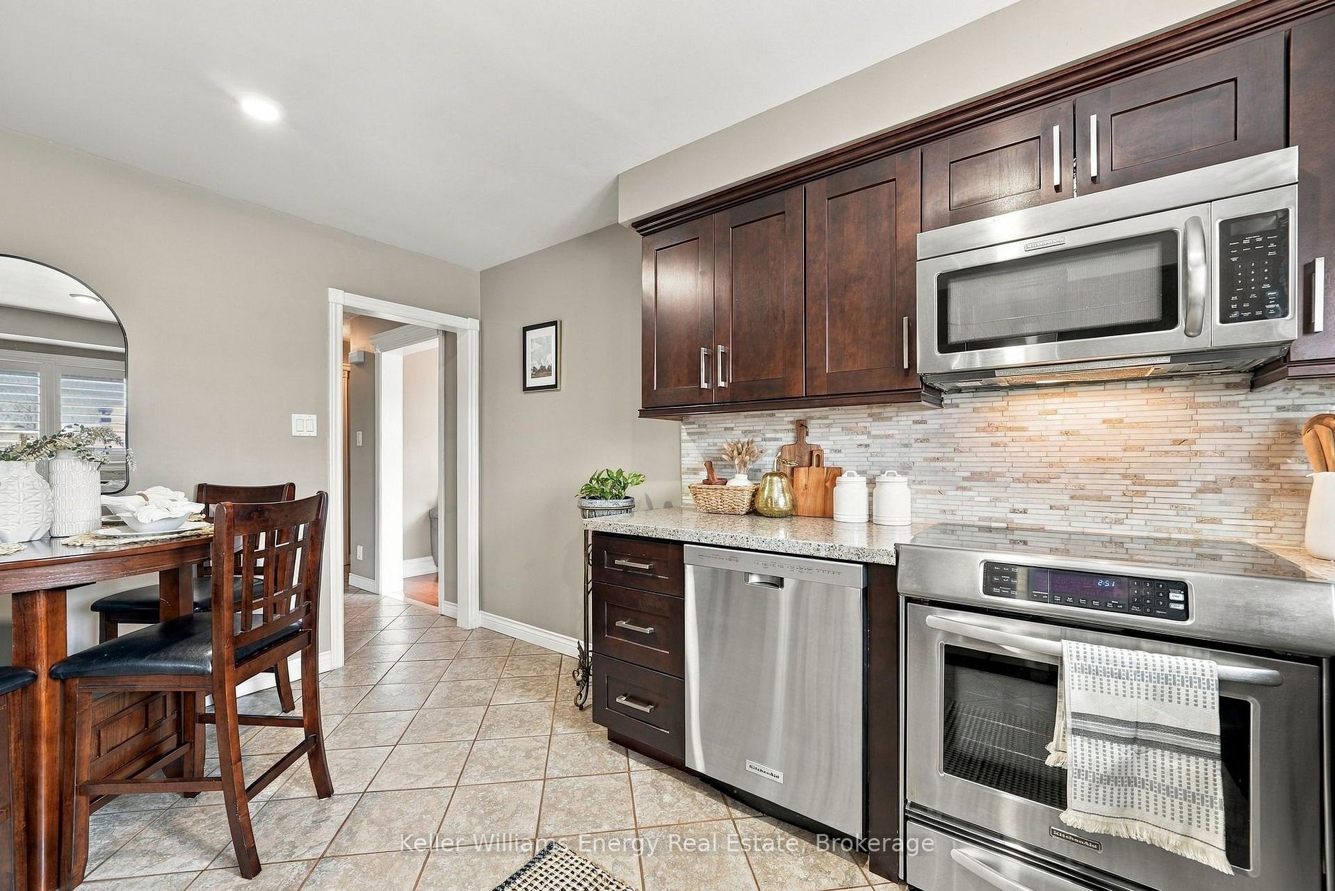 Photo 7 of 250 Glen Hill Drive, Whitby, Blue Grass Meadows — HOMEH