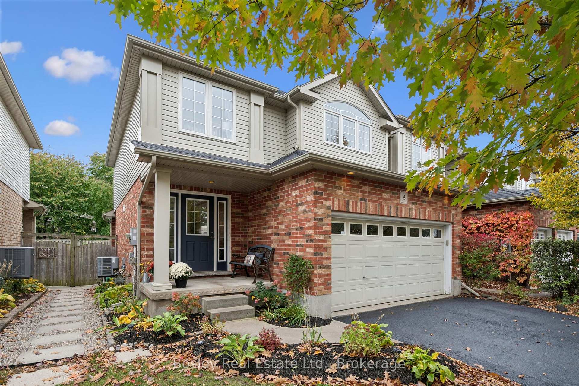 Photo 3 of 8 Walker Way, Guelph, Pineridge/Westminster Woods — HOMEH
