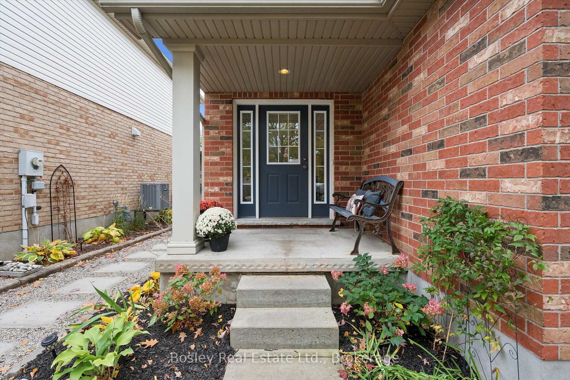 Photo 4 of 8 Walker Way, Guelph, Pineridge/Westminster Woods — HOMEH