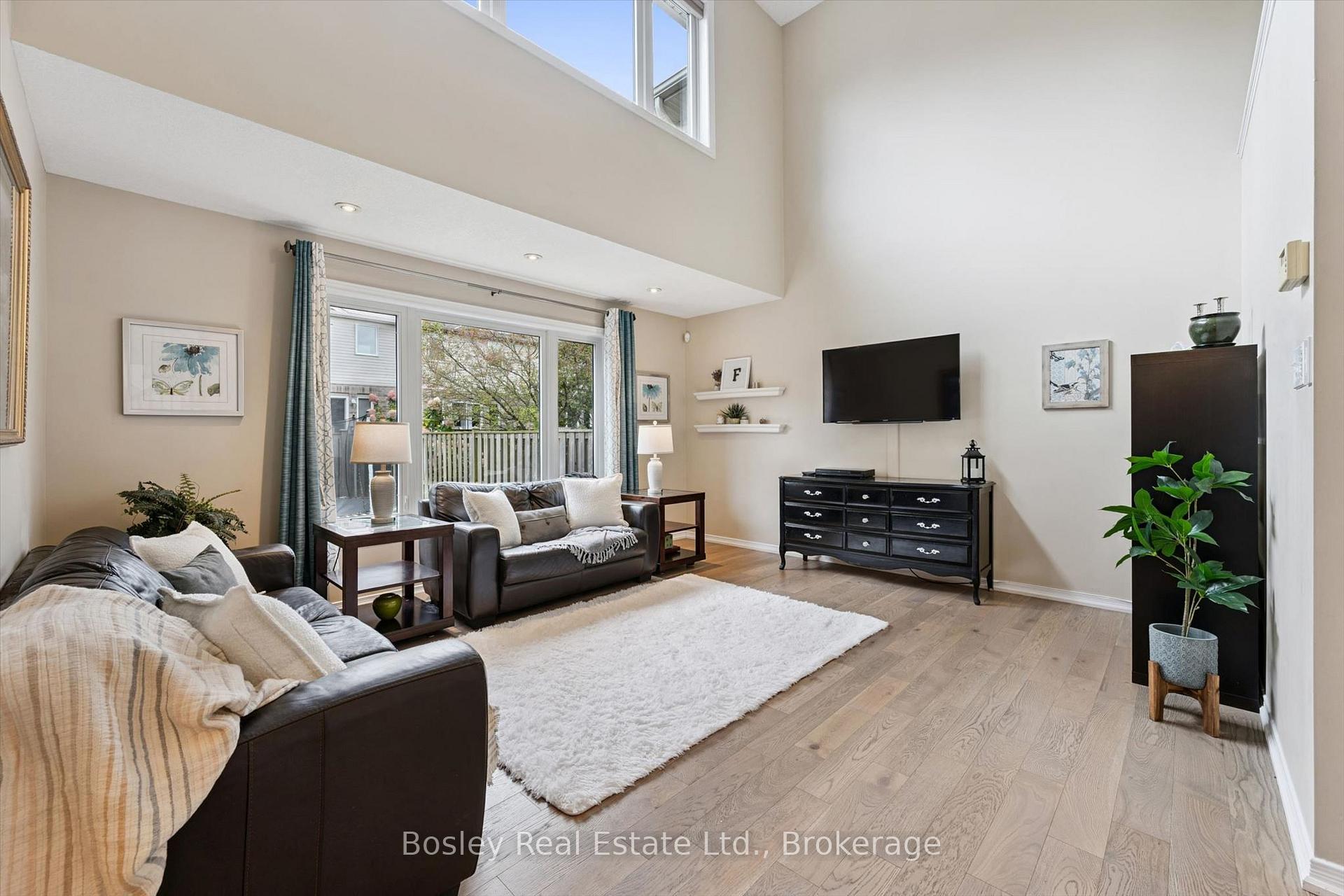 Photo 6 of 8 Walker Way, Guelph, Pineridge/Westminster Woods — HOMEH