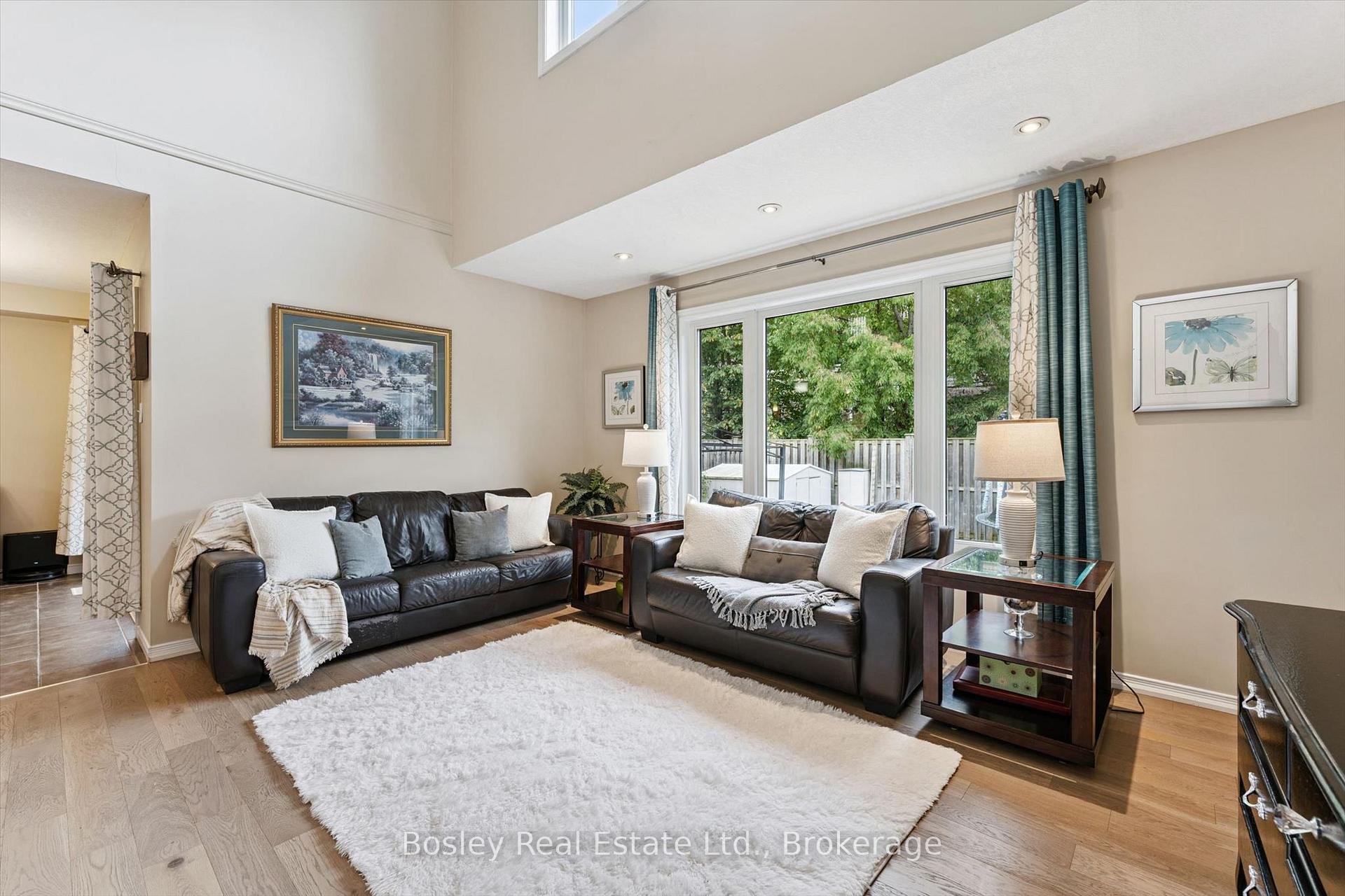 Photo 7 of 8 Walker Way, Guelph, Pineridge/Westminster Woods — HOMEH