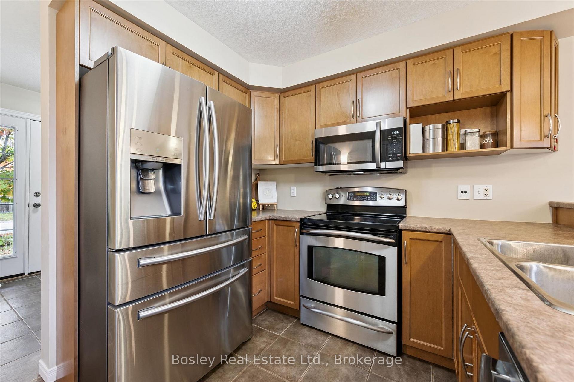 Photo 11 of 8 Walker Way, Guelph, Pineridge/Westminster Woods — HOMEH