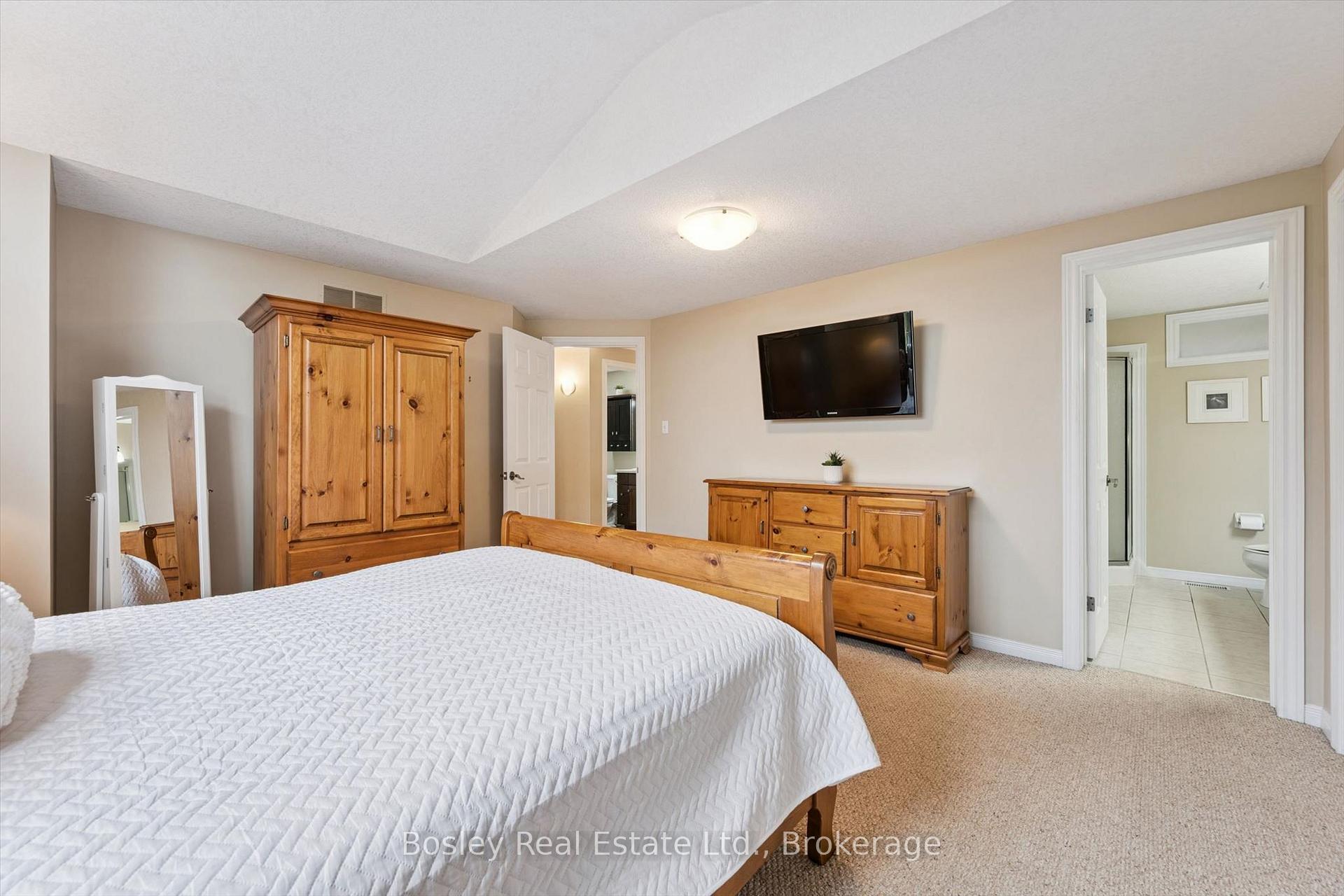 Photo 24 of 8 Walker Way, Guelph, Pineridge/Westminster Woods — HOMEH