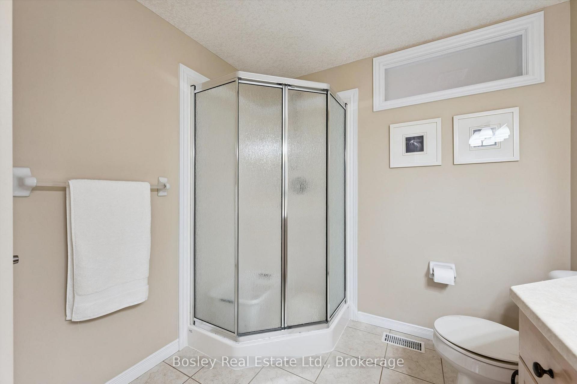 Photo 26 of 8 Walker Way, Guelph, Pineridge/Westminster Woods — HOMEH