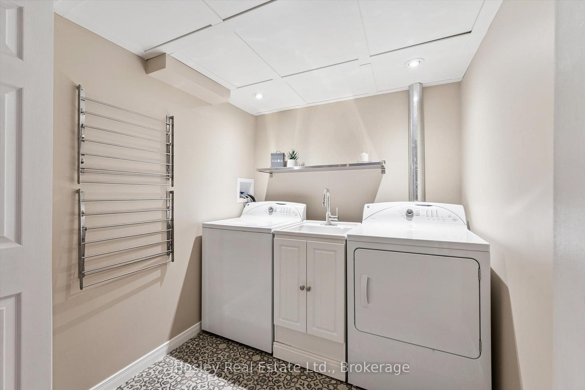 Photo 32 of 8 Walker Way, Guelph, Pineridge/Westminster Woods — HOMEH