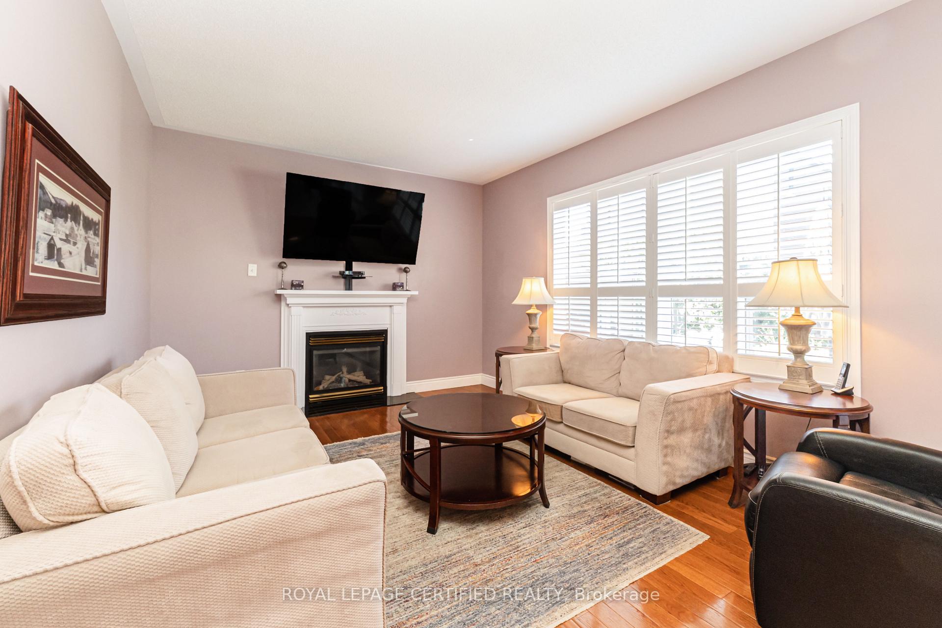 Photo 10 of 6 Collingwood Avenue, Brampton, Snelgrove — HOMEH