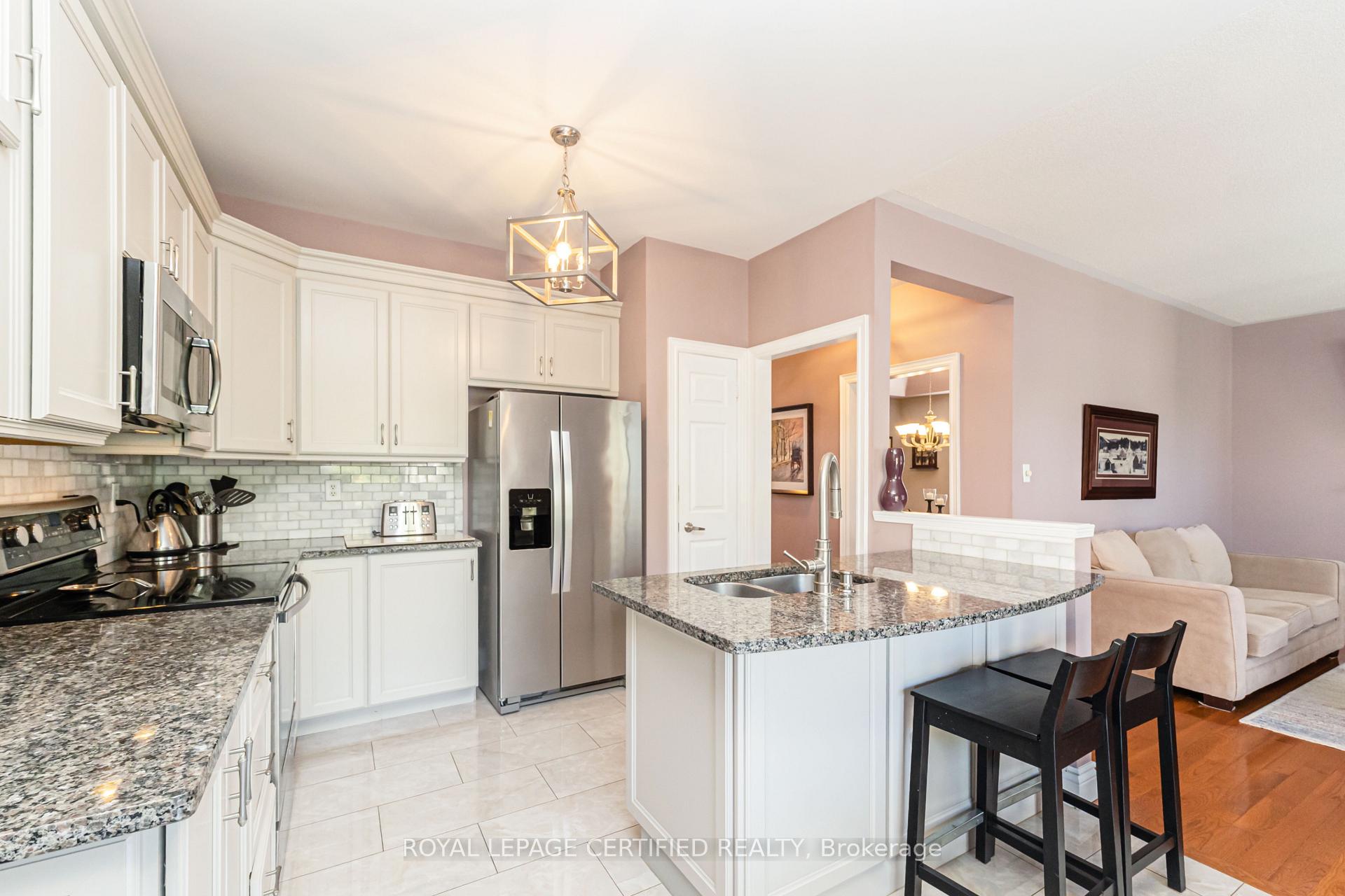 Photo 12 of 6 Collingwood Avenue, Brampton, Snelgrove — HOMEH