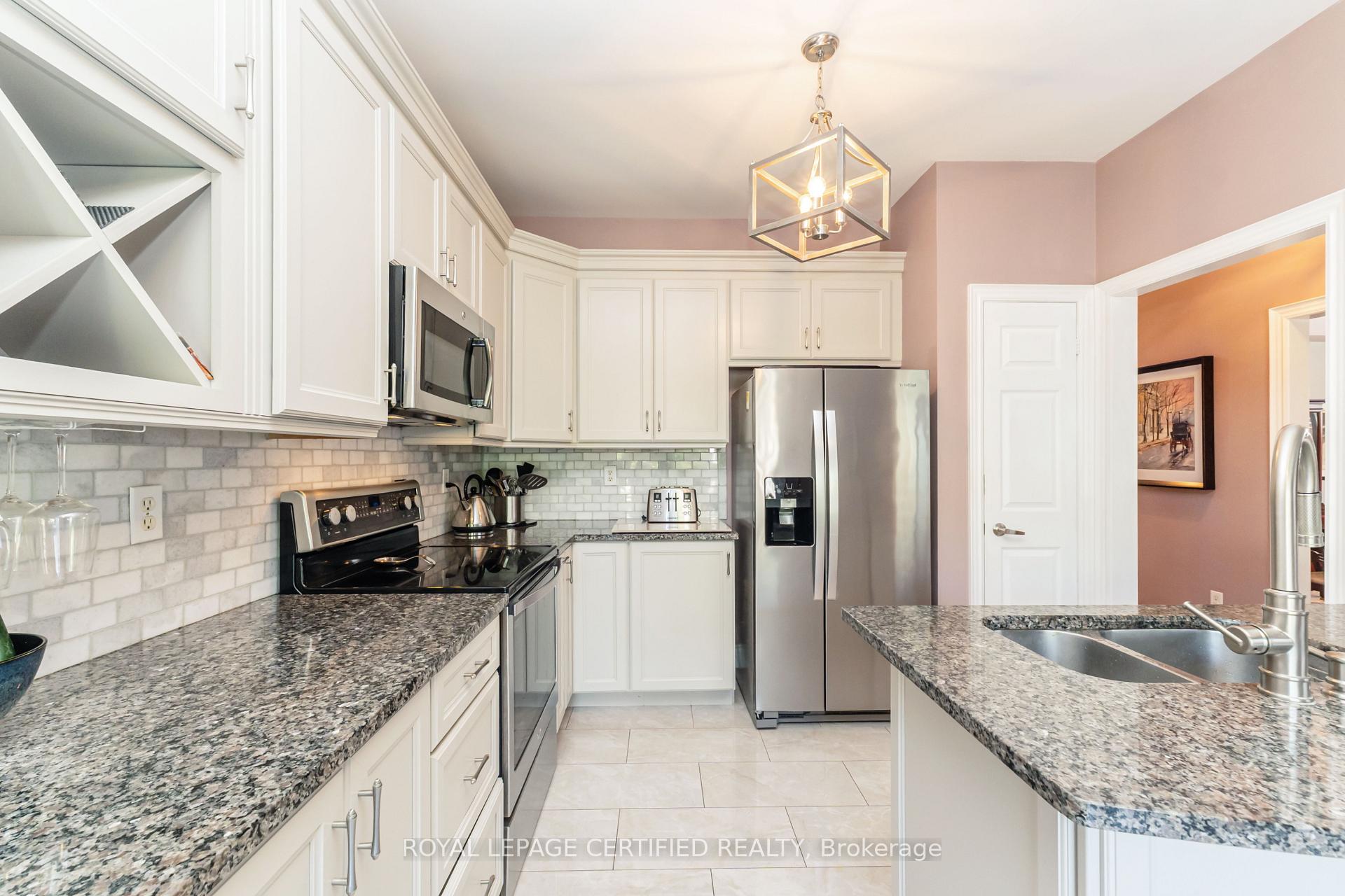 Photo 13 of 6 Collingwood Avenue, Brampton, Snelgrove — HOMEH