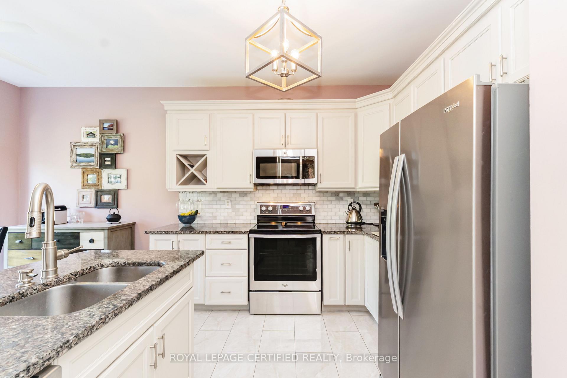 Photo 16 of 6 Collingwood Avenue, Brampton, Snelgrove — HOMEH