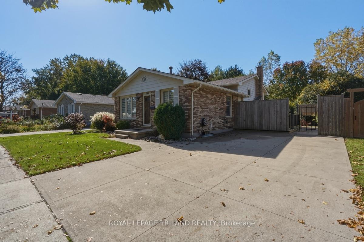 Photo of 1345 Aldersbrook Road