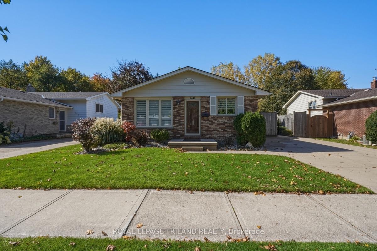 Photo 3 of 1345 Aldersbrook Road, London, North I — HOMEH