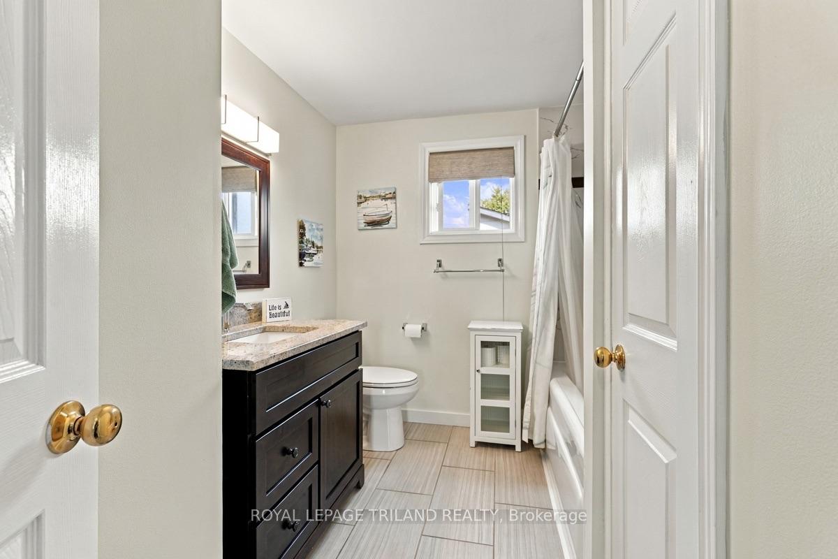 Photo 25 of 1345 Aldersbrook Road, London, North I — HOMEH