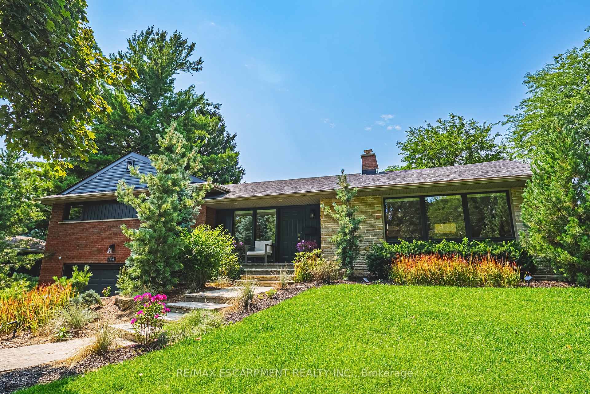 Photo 1 of 794 Falcon Boulevard, Burlington, LaSalle — HOMEH