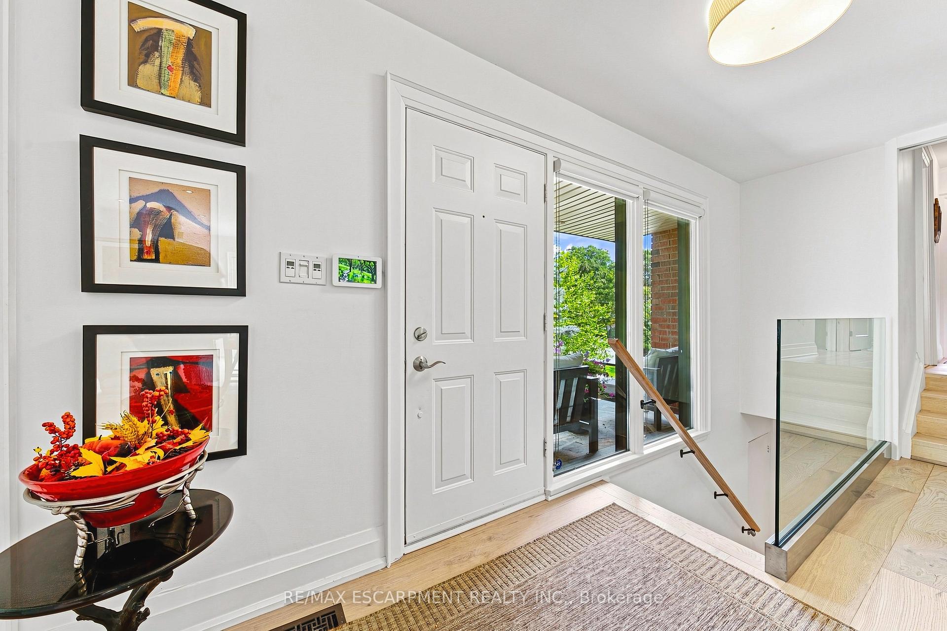 Photo 4 of 794 Falcon Boulevard, Burlington, LaSalle — HOMEH