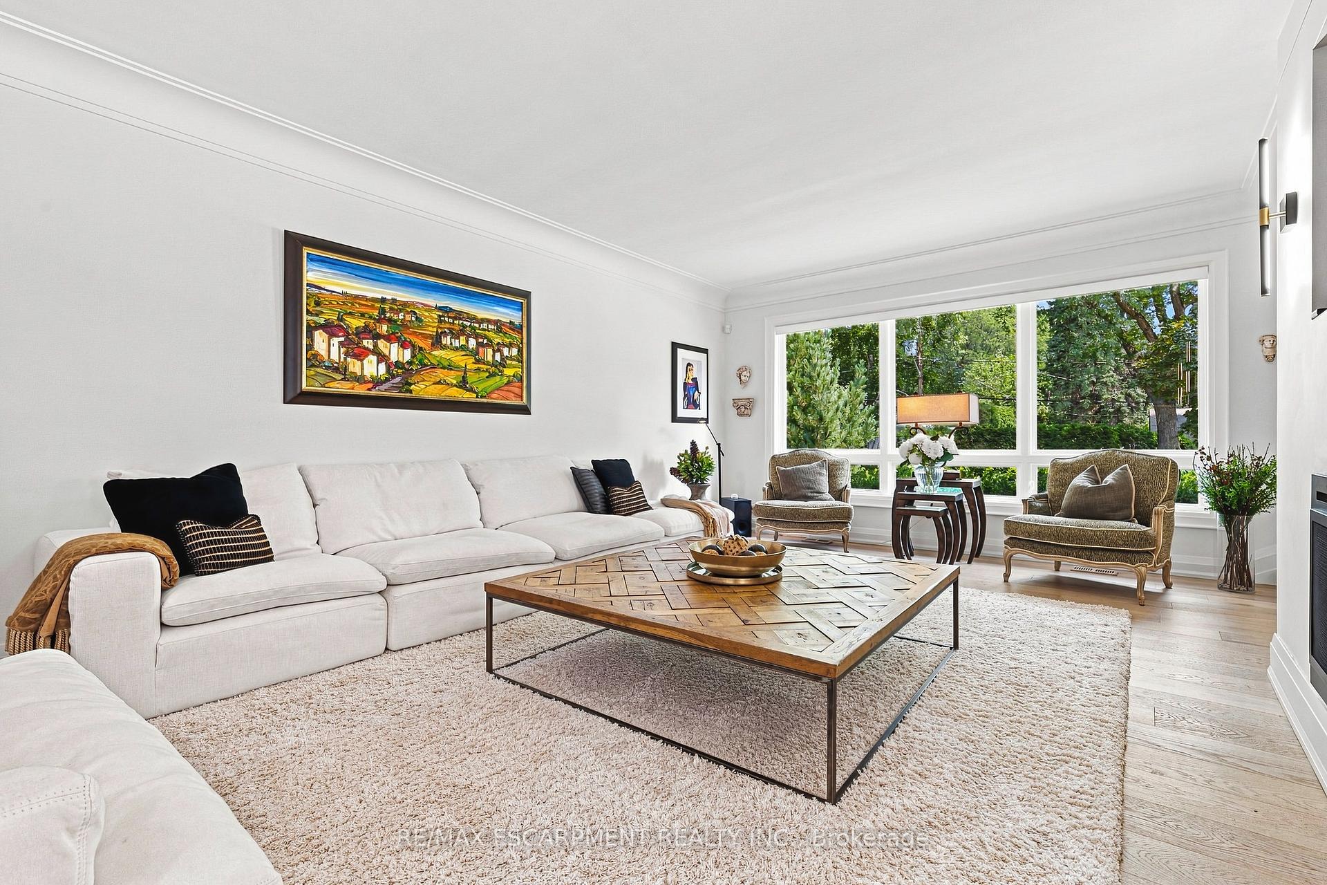 Photo 5 of 794 Falcon Boulevard, Burlington, LaSalle — HOMEH