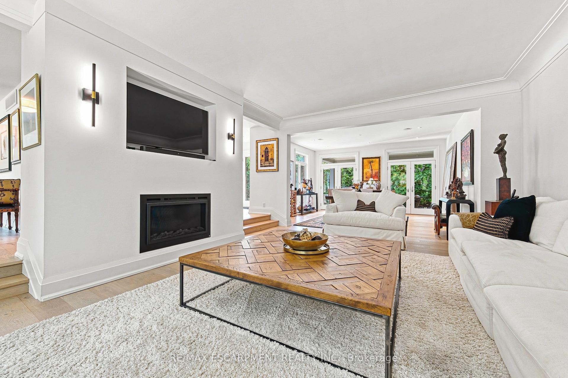 Photo 6 of 794 Falcon Boulevard, Burlington, LaSalle — HOMEH