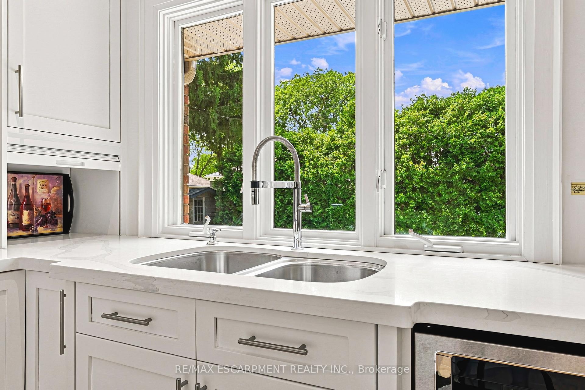 Photo 14 of 794 Falcon Boulevard, Burlington, LaSalle — HOMEH