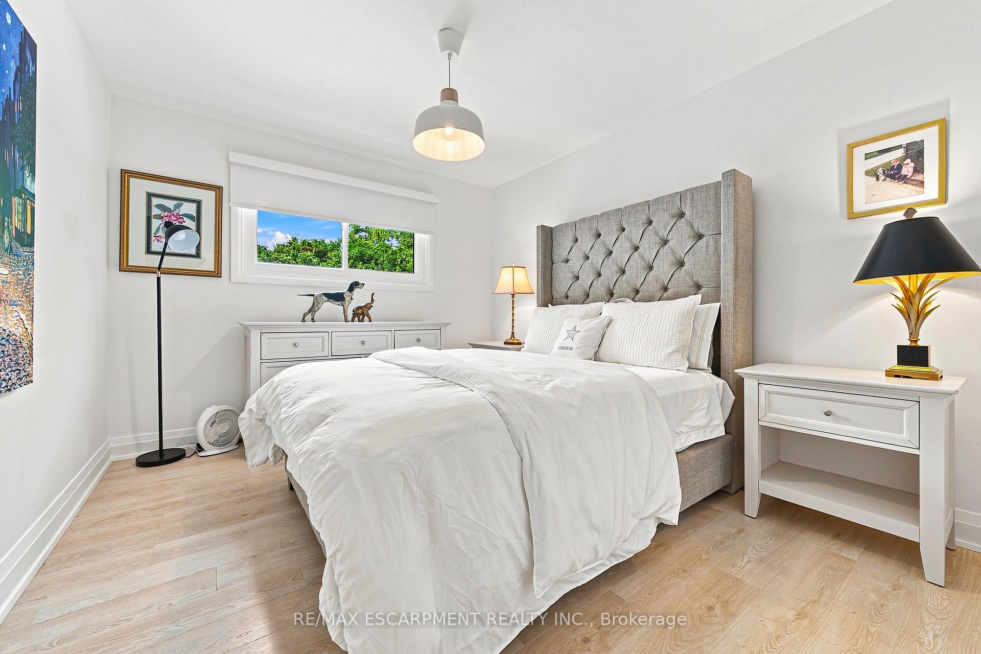 Photo 16 of 794 Falcon Boulevard, Burlington, LaSalle — HOMEH
