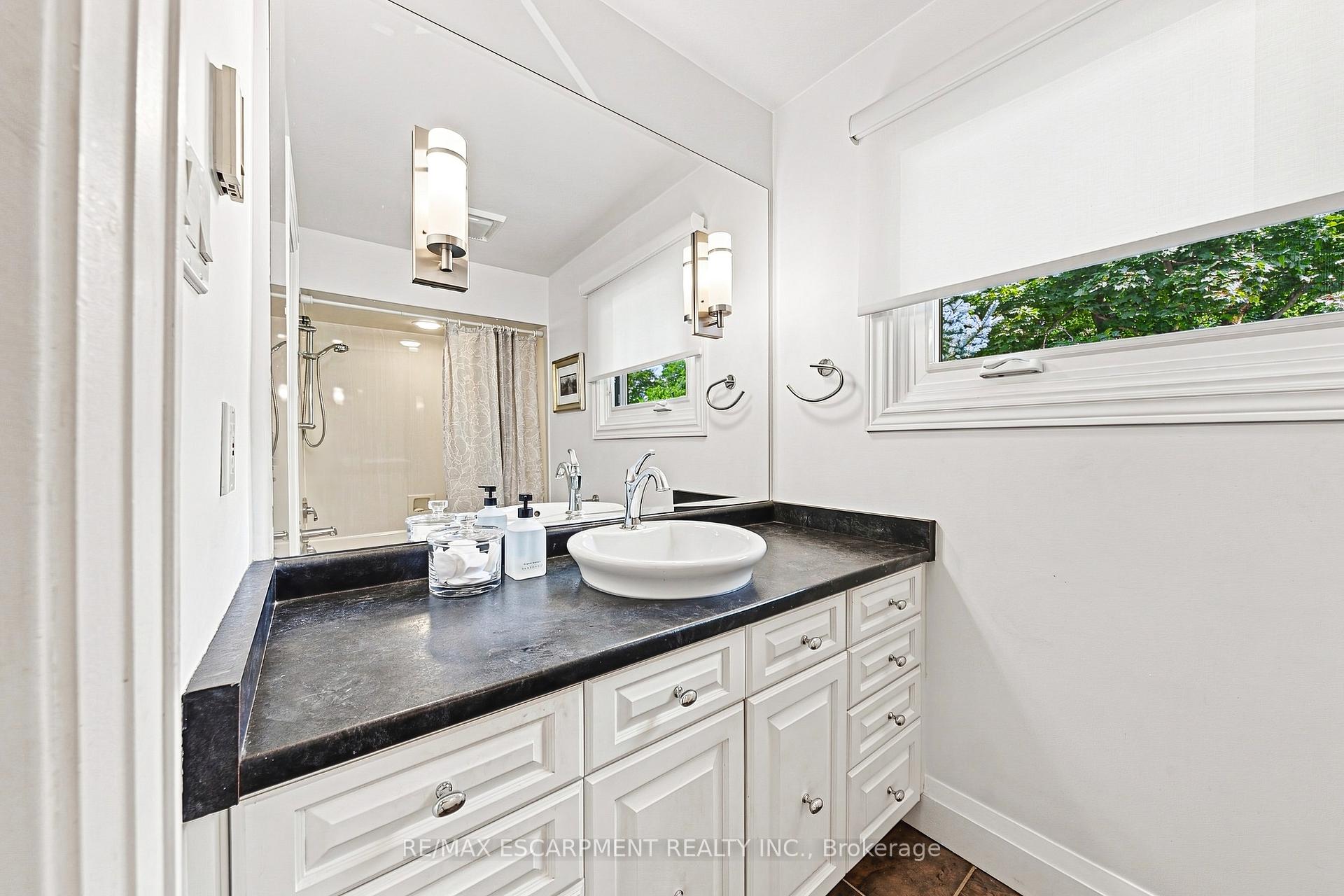Photo 18 of 794 Falcon Boulevard, Burlington, LaSalle — HOMEH