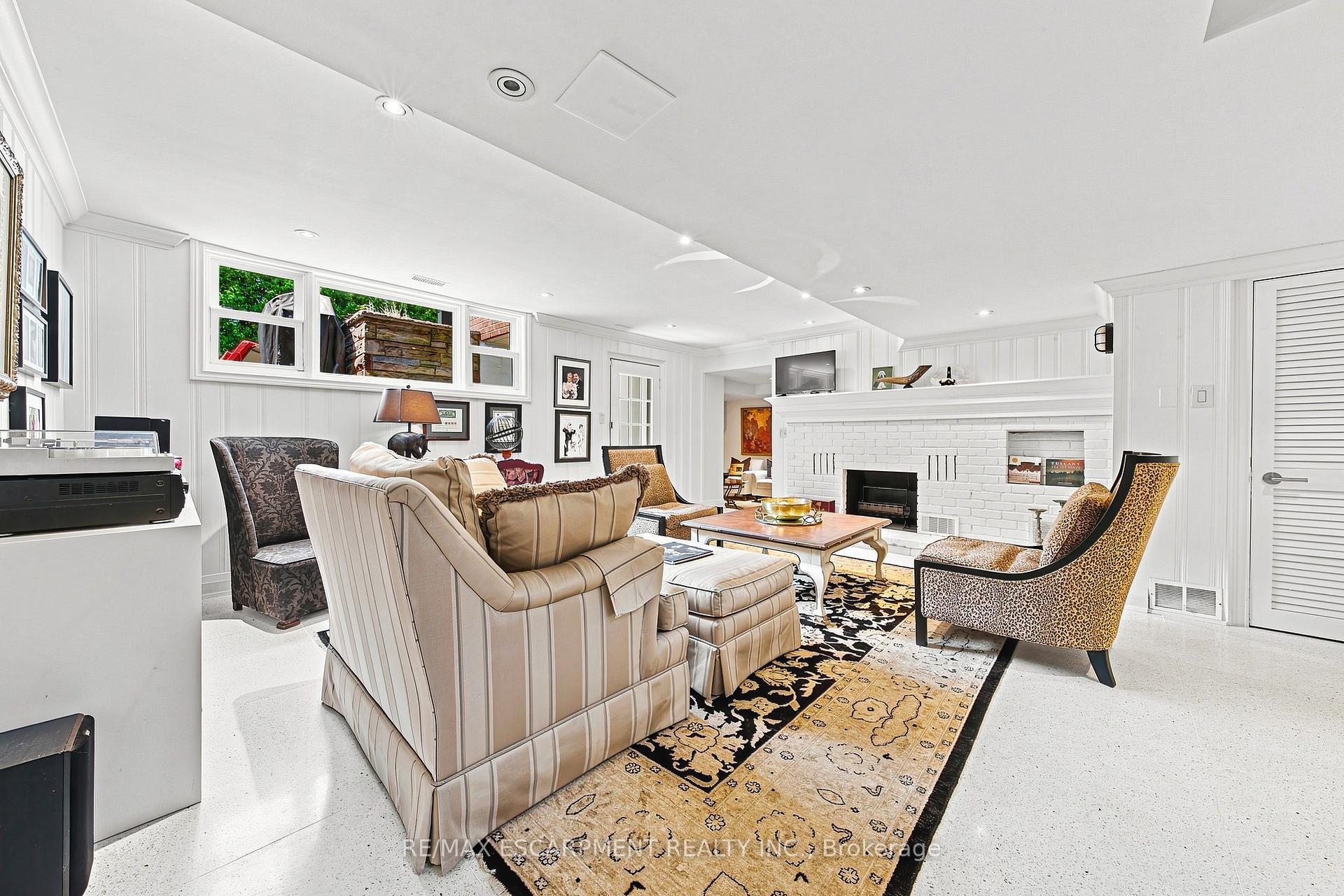 Photo 23 of 794 Falcon Boulevard, Burlington, LaSalle — HOMEH