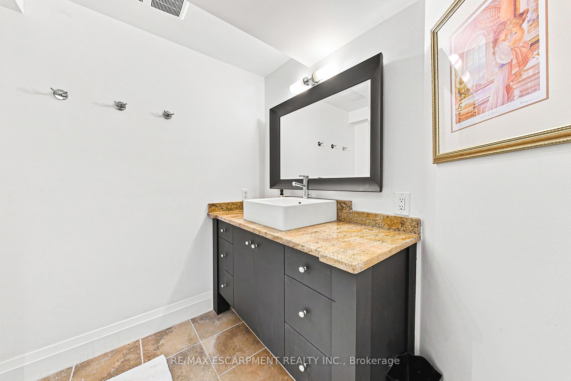 Photo 31 of 794 Falcon Boulevard, Burlington, LaSalle — HOMEH