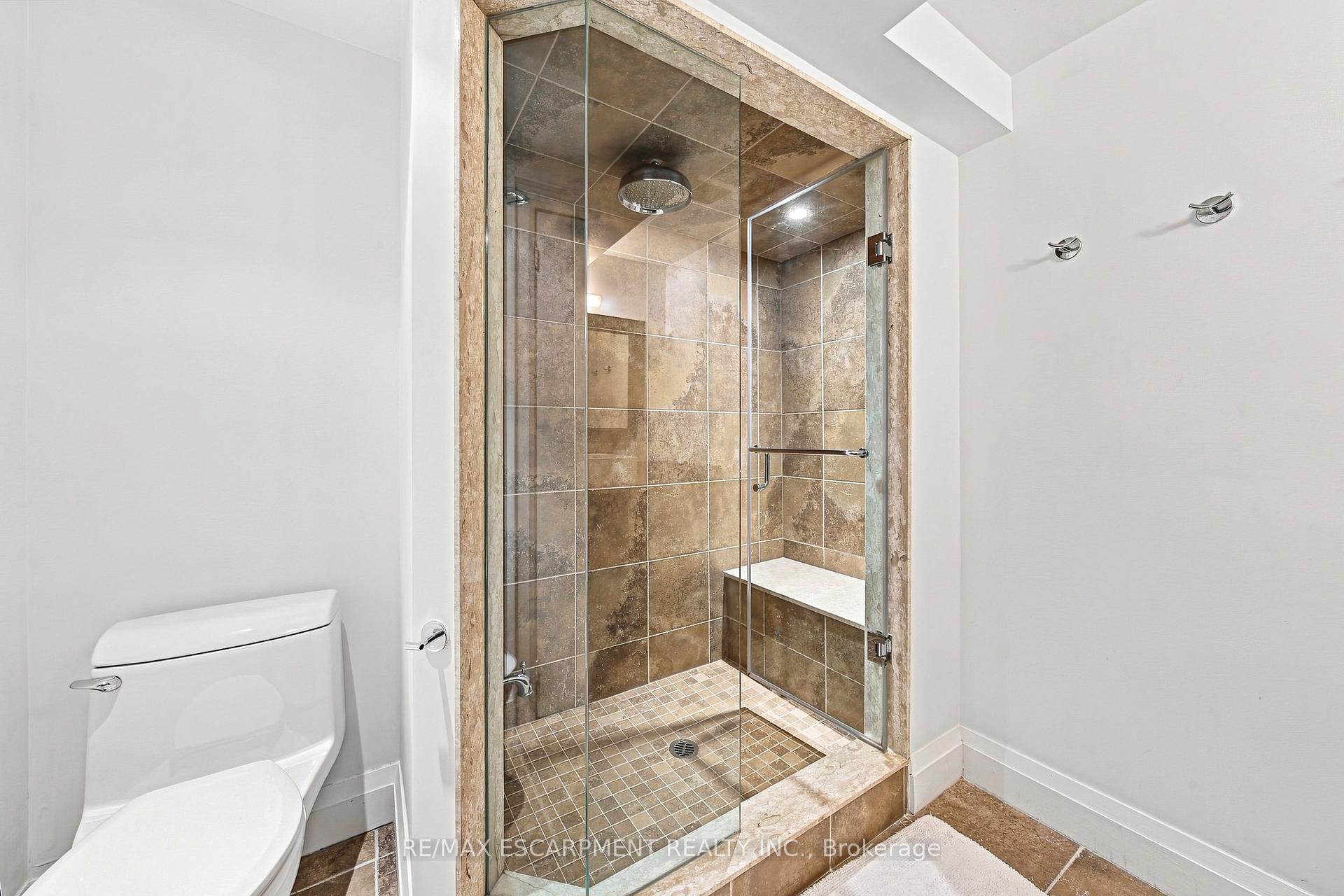 Photo 32 of 794 Falcon Boulevard, Burlington, LaSalle — HOMEH