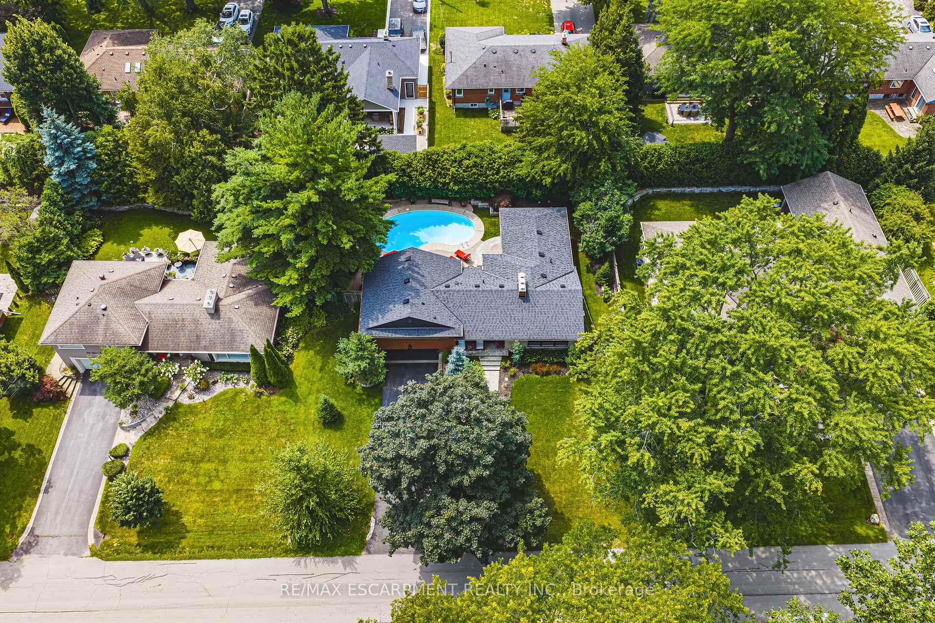 Photo 40 of 794 Falcon Boulevard, Burlington, LaSalle — HOMEH