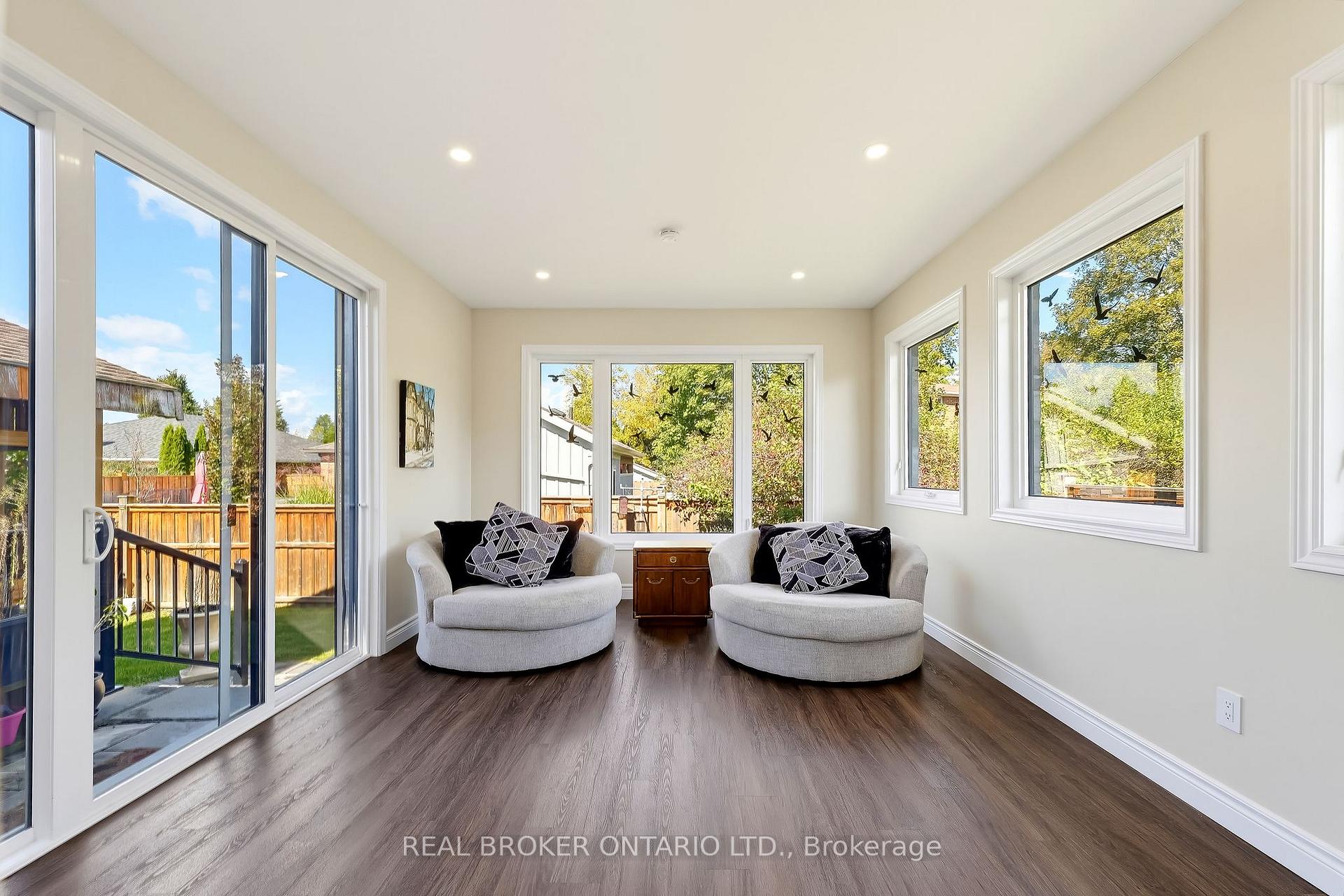 Photo 10 of 96 Munro Crescent, Uxbridge — HOMEH