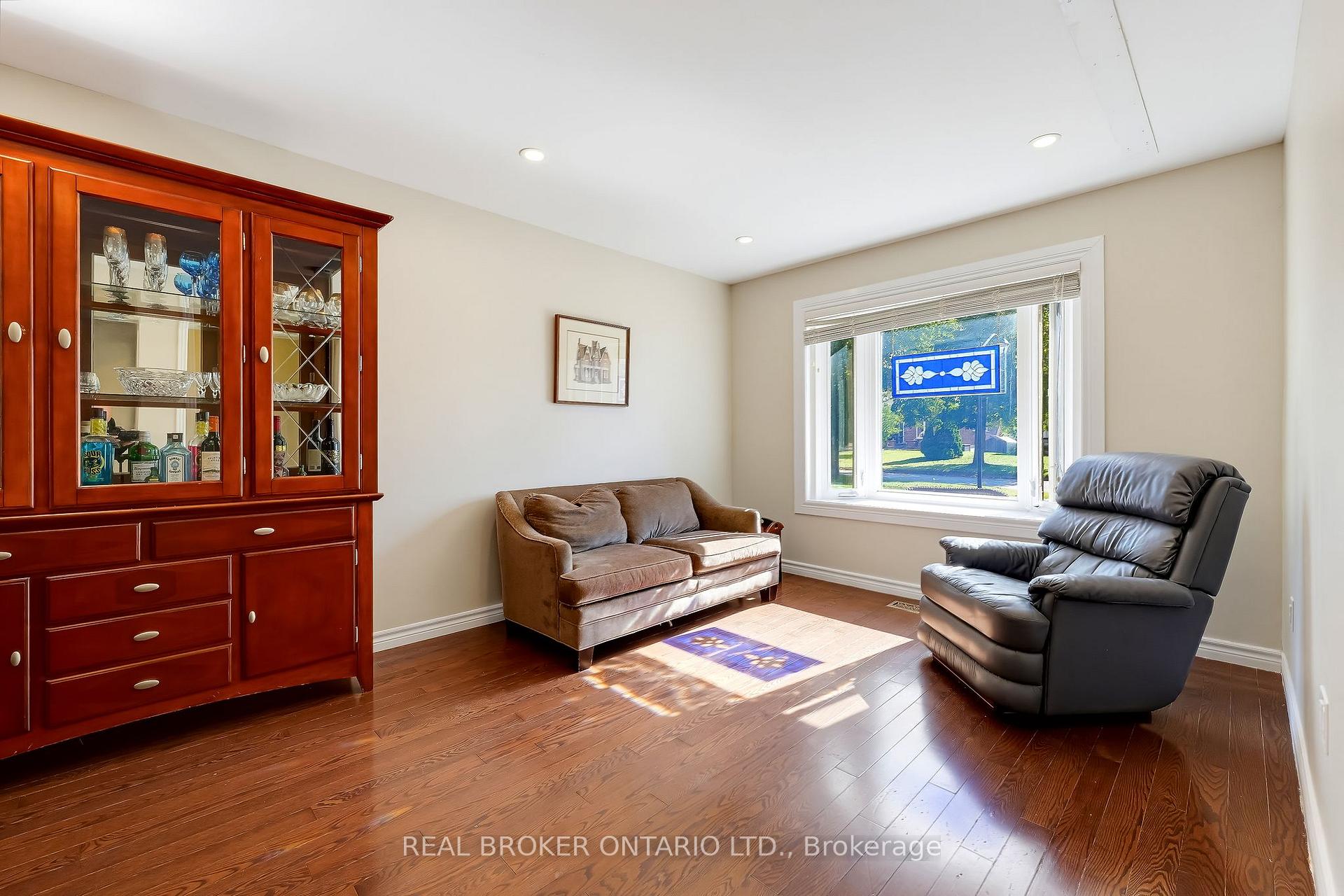 Photo 15 of 96 Munro Crescent, Uxbridge — HOMEH