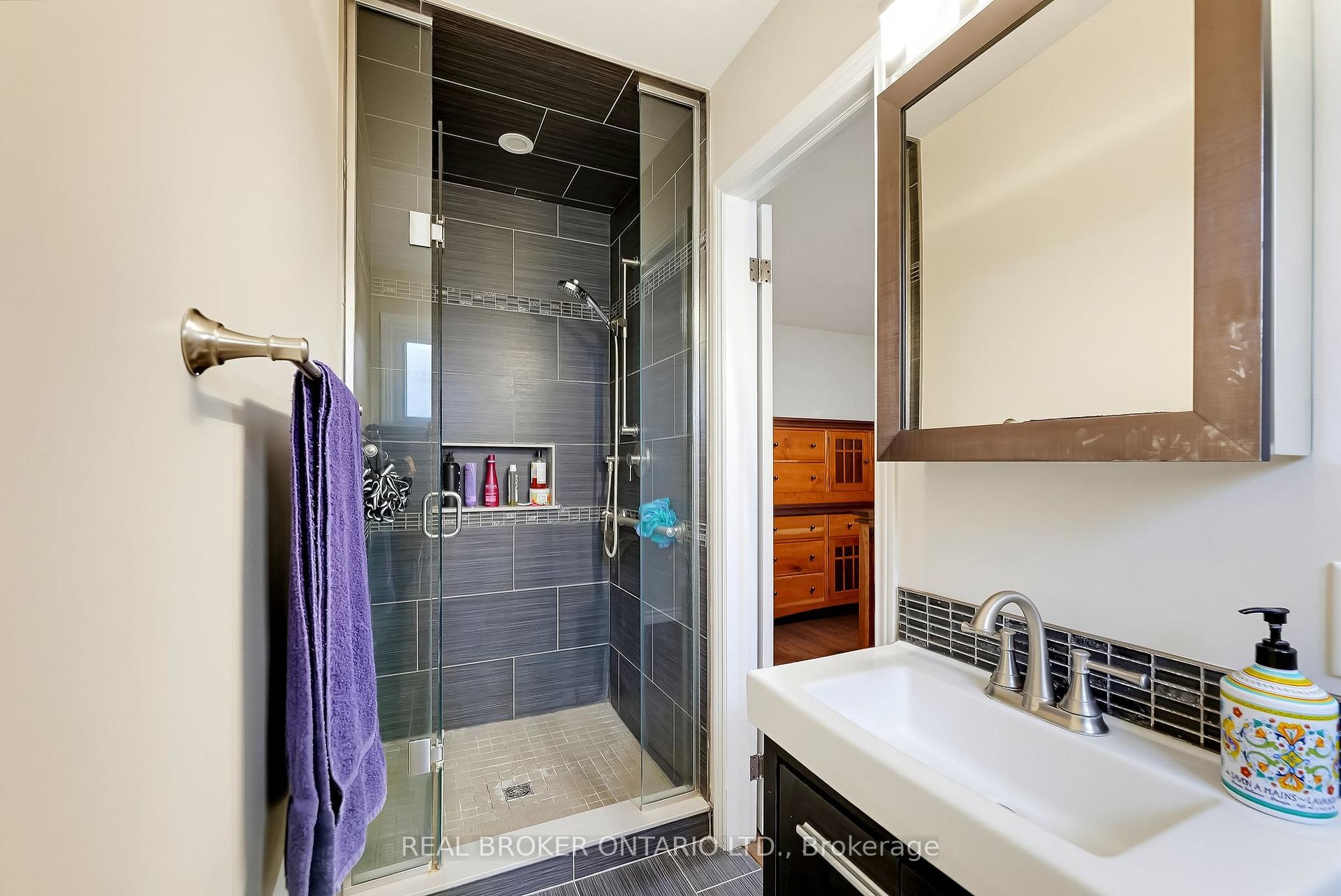 Photo 19 of 96 Munro Crescent, Uxbridge — HOMEH