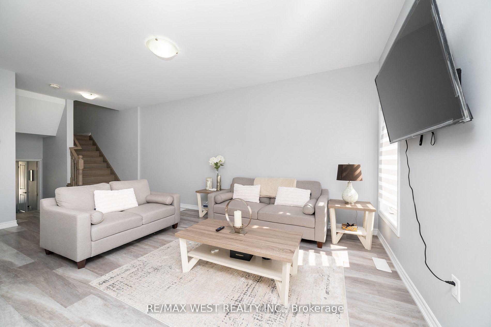 Photo 8 of Unit 44, 324 Equestrian Way, Cambridge, Preston Heights — HOMEH