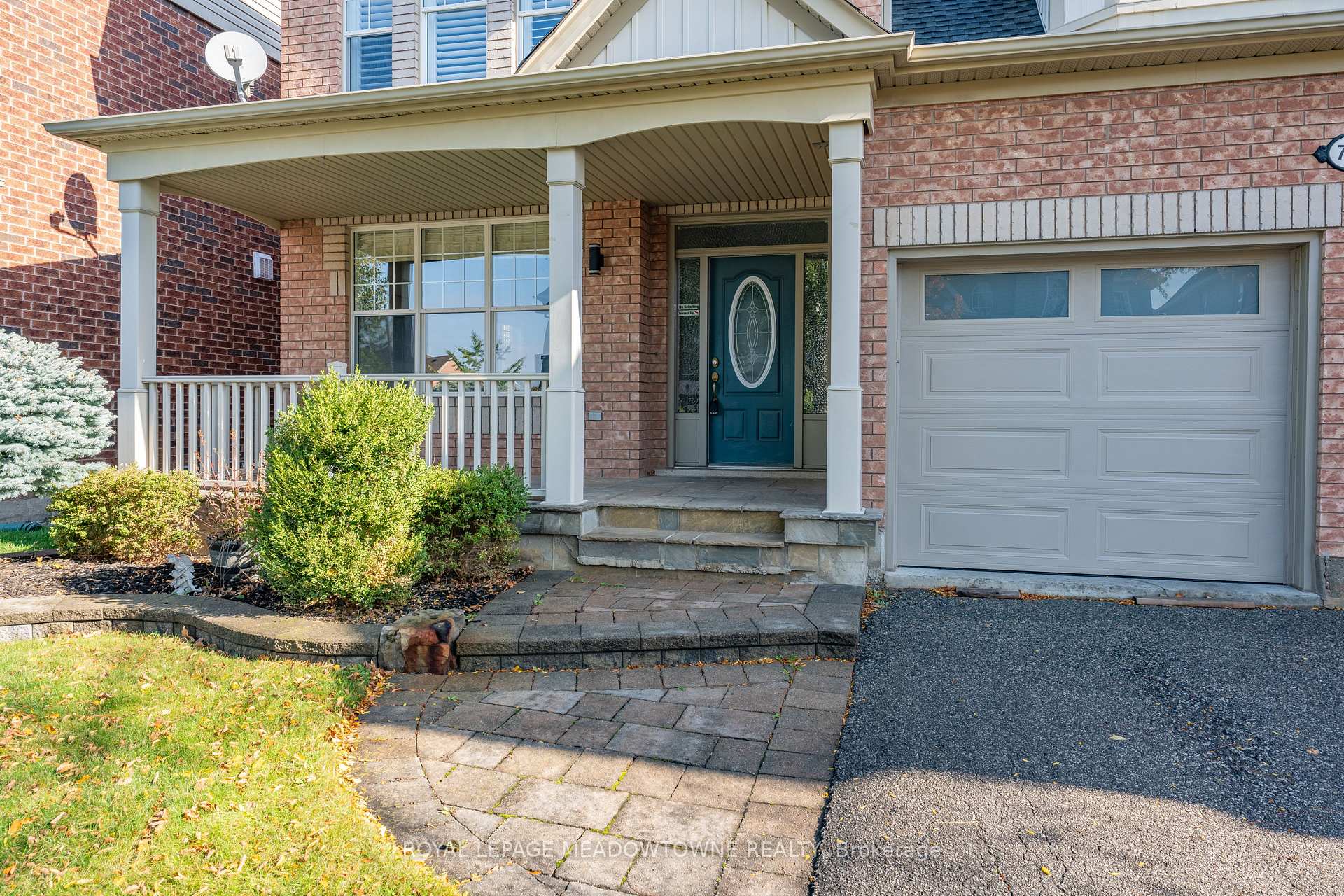 Photo 3 of 721 Switzer Crescent, Milton, Coates — HOMEH