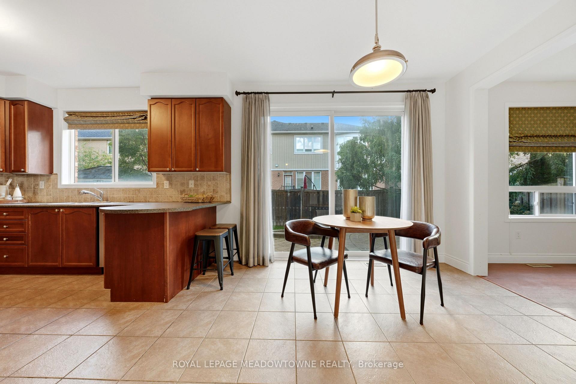 Photo 13 of 721 Switzer Crescent, Milton, Coates — HOMEH