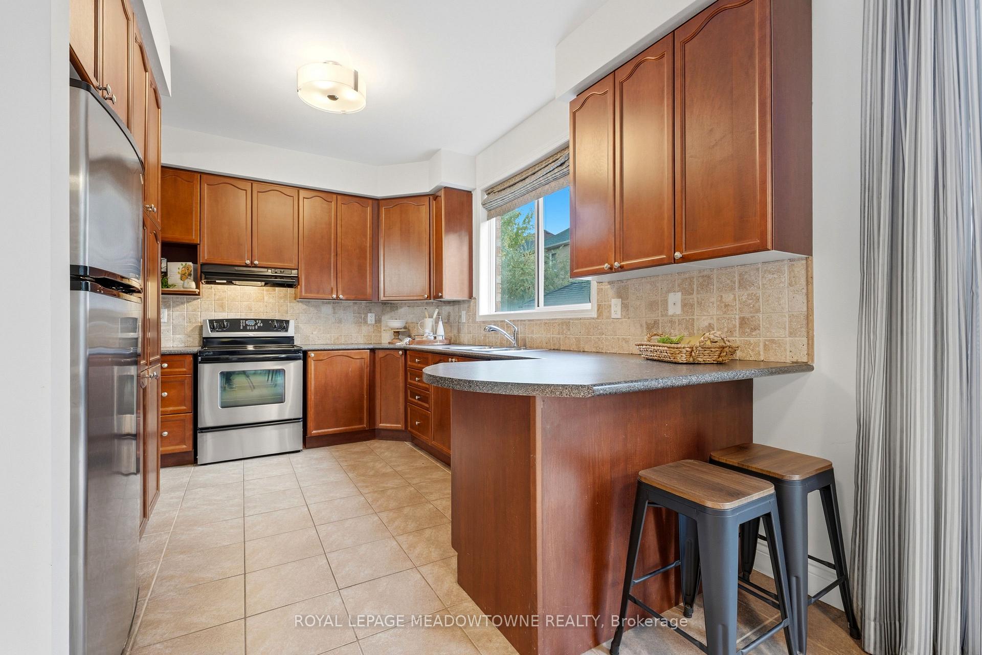 Photo 14 of 721 Switzer Crescent, Milton, Coates — HOMEH