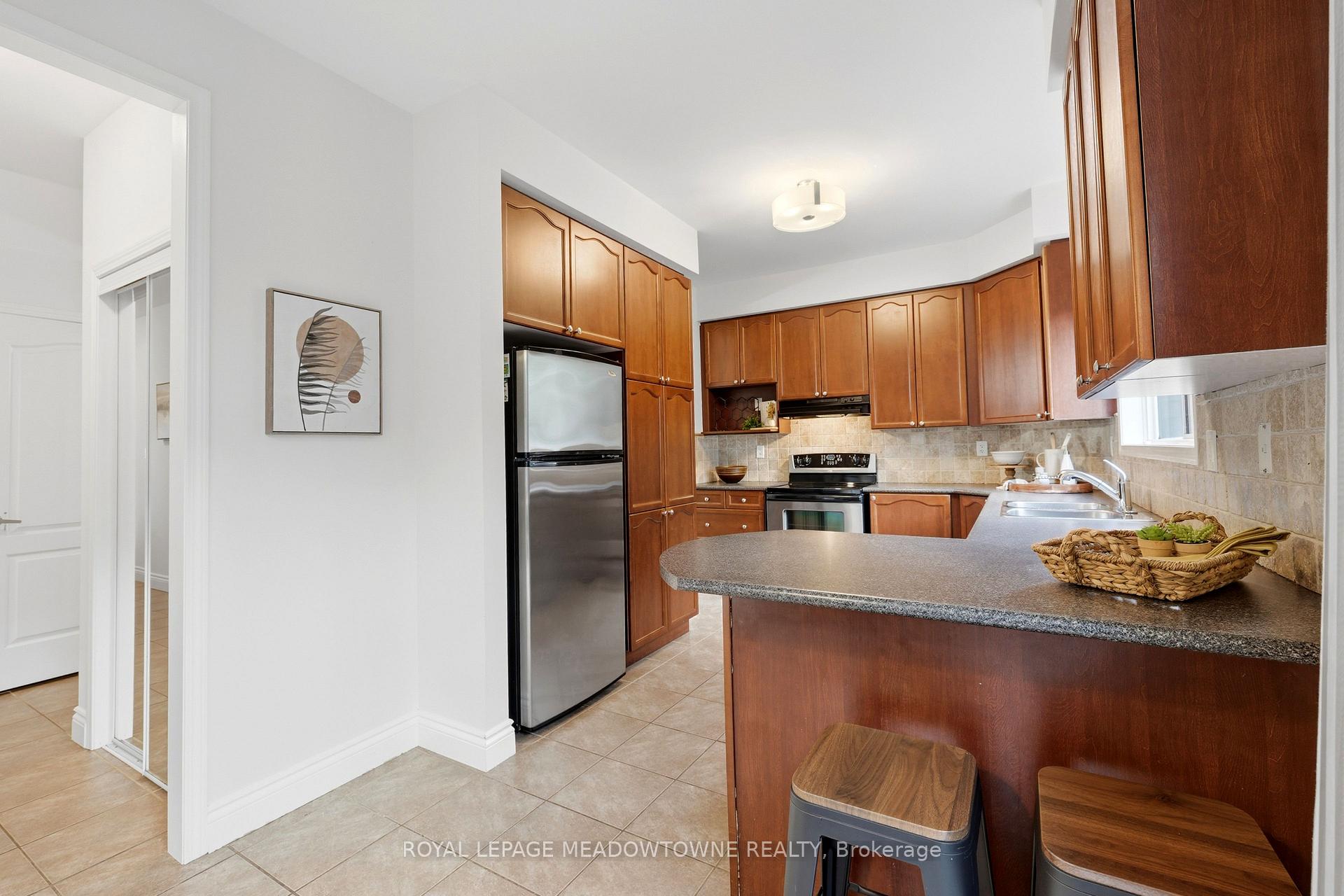 Photo 15 of 721 Switzer Crescent, Milton, Coates — HOMEH