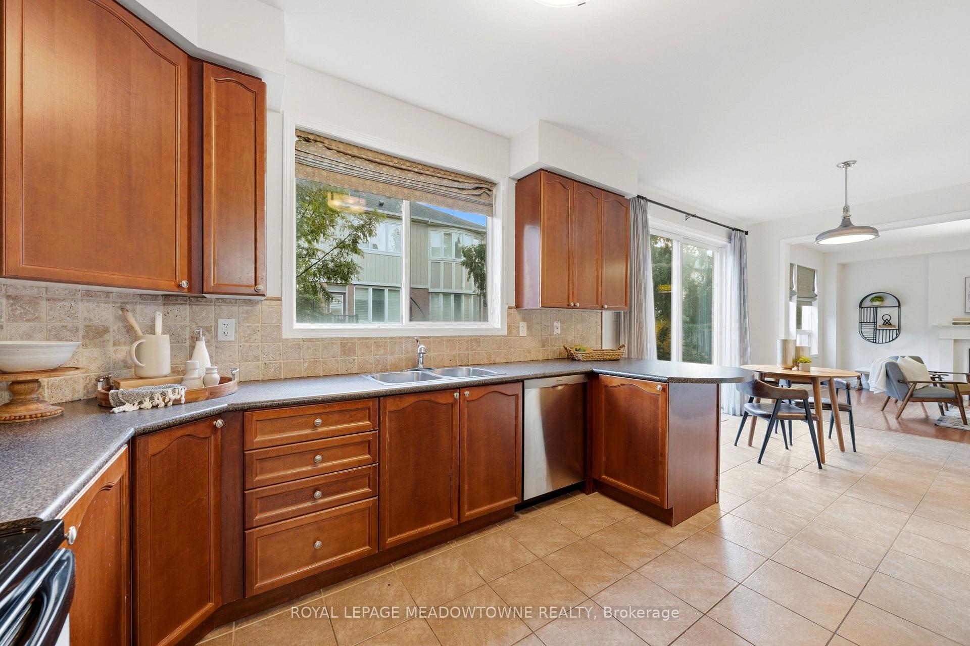Photo 17 of 721 Switzer Crescent, Milton, Coates — HOMEH