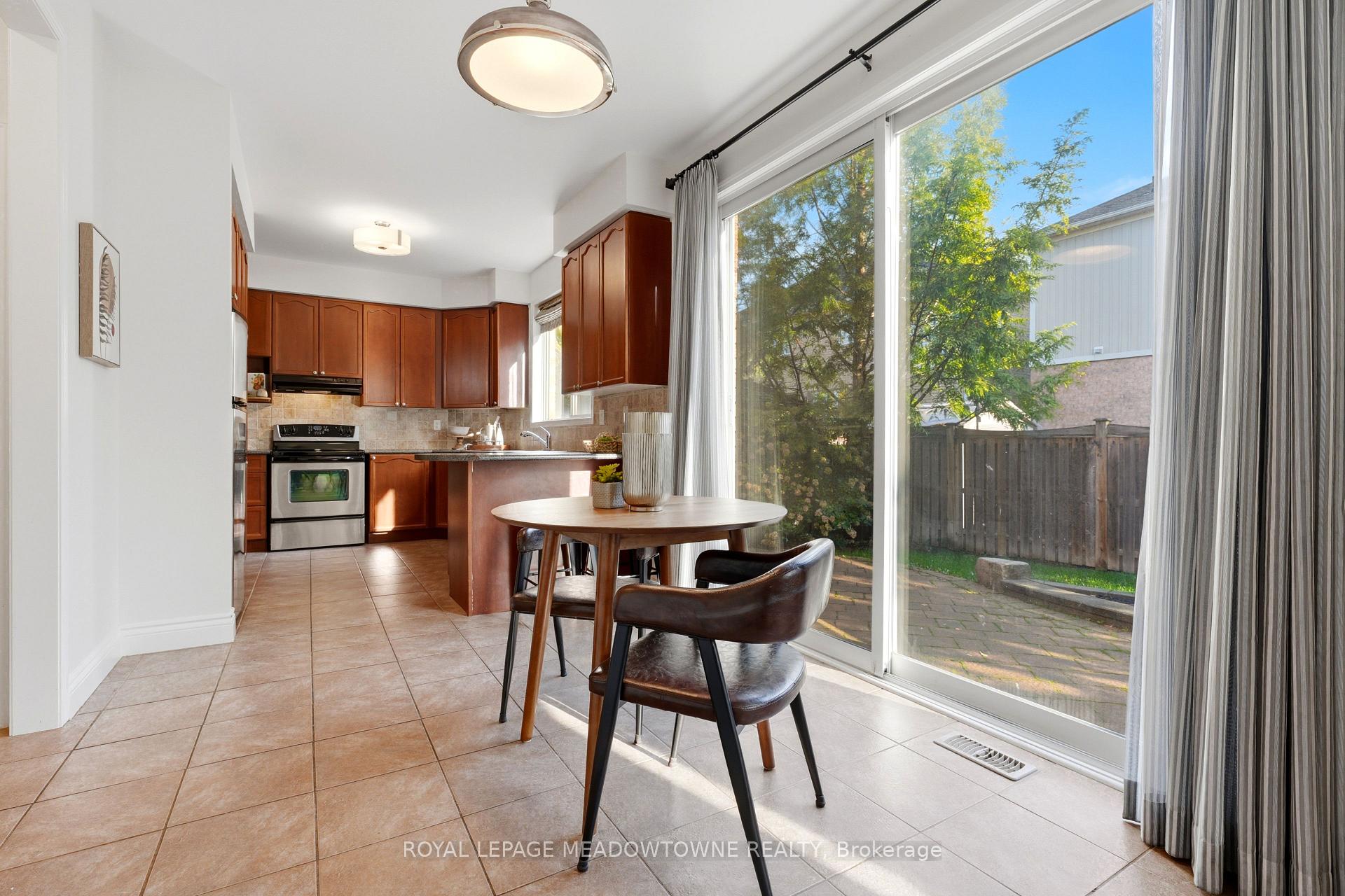 Photo 21 of 721 Switzer Crescent, Milton, Coates — HOMEH