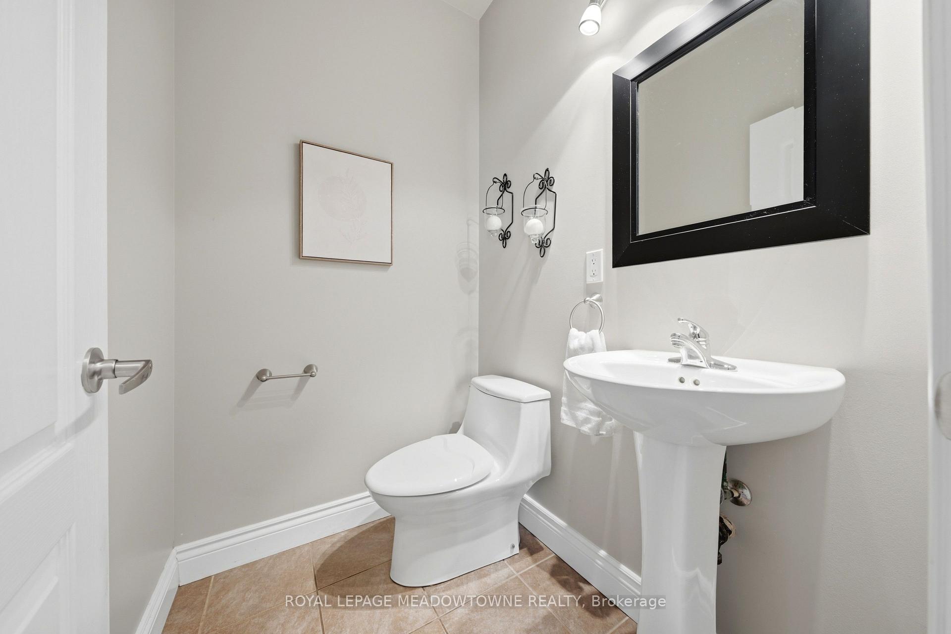 Photo 25 of 721 Switzer Crescent, Milton, Coates — HOMEH