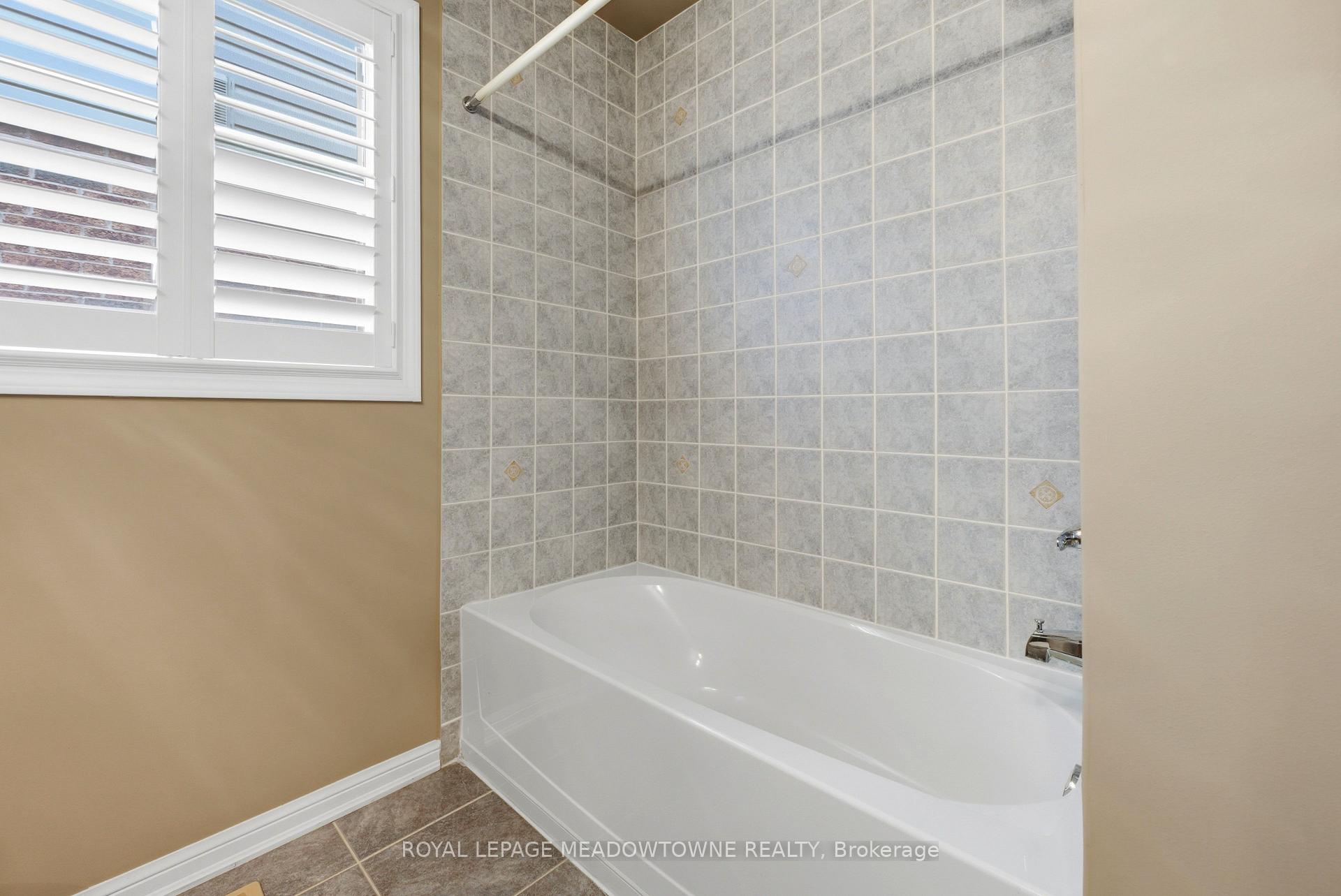 Photo 39 of 721 Switzer Crescent, Milton, Coates — HOMEH