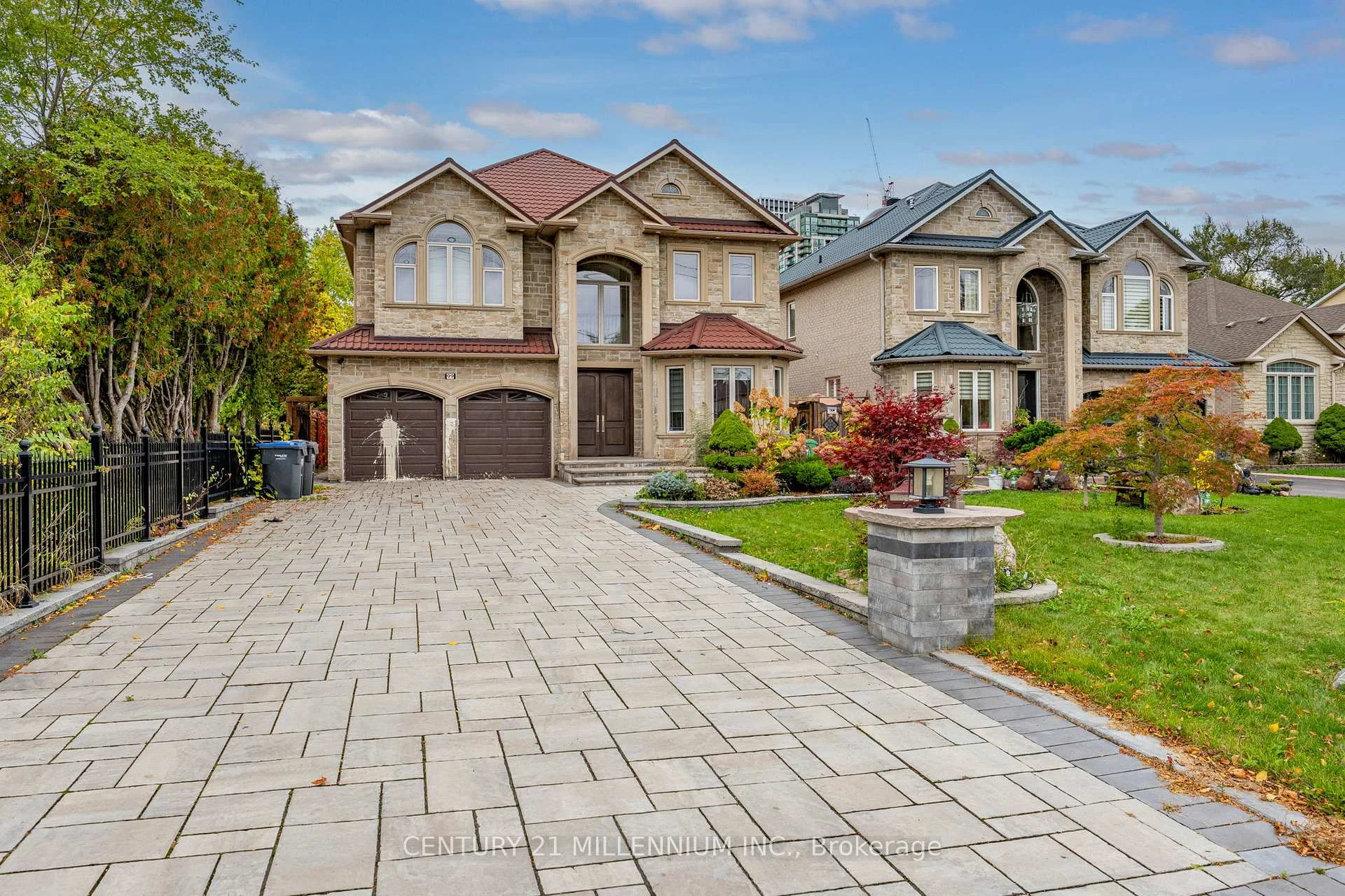 Photo 3 of 99 Fairview Road W, Mississauga, Fairview — HOMEH