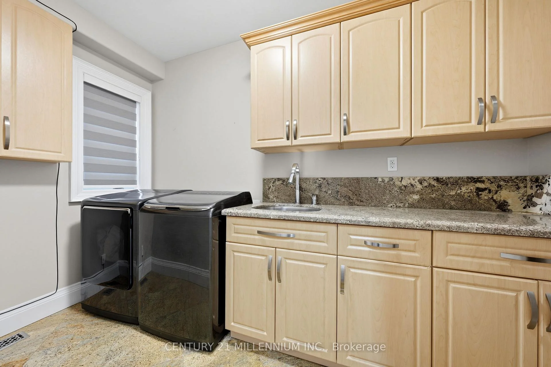 Photo 18 of 99 Fairview Road W, Mississauga, Fairview — HOMEH