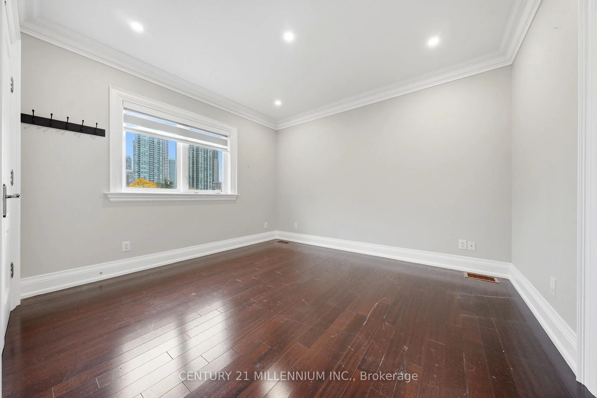 Photo 27 of 99 Fairview Road W, Mississauga, Fairview — HOMEH