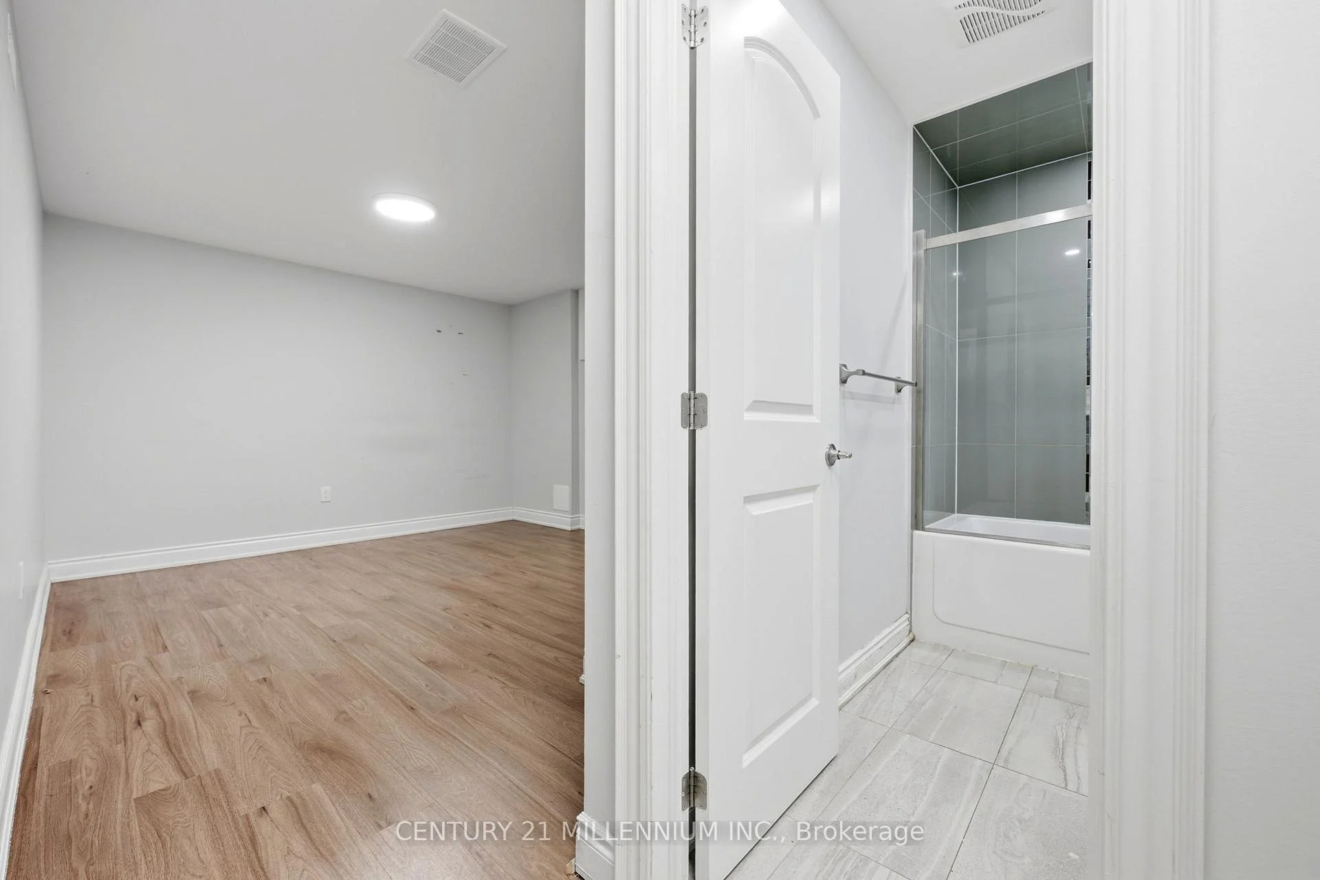 Photo 36 of 99 Fairview Road W, Mississauga, Fairview — HOMEH