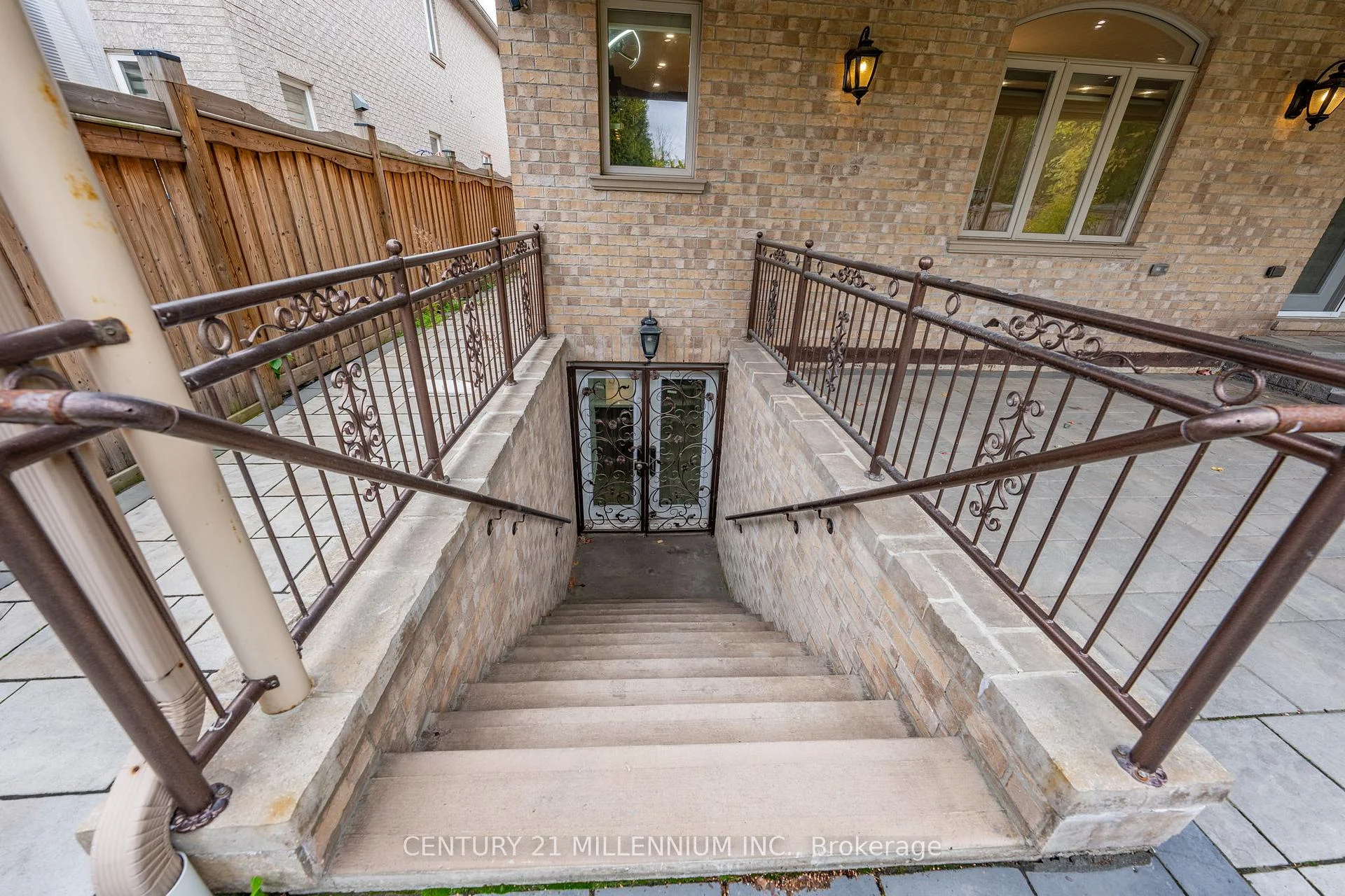 Photo 43 of 99 Fairview Road W, Mississauga, Fairview — HOMEH