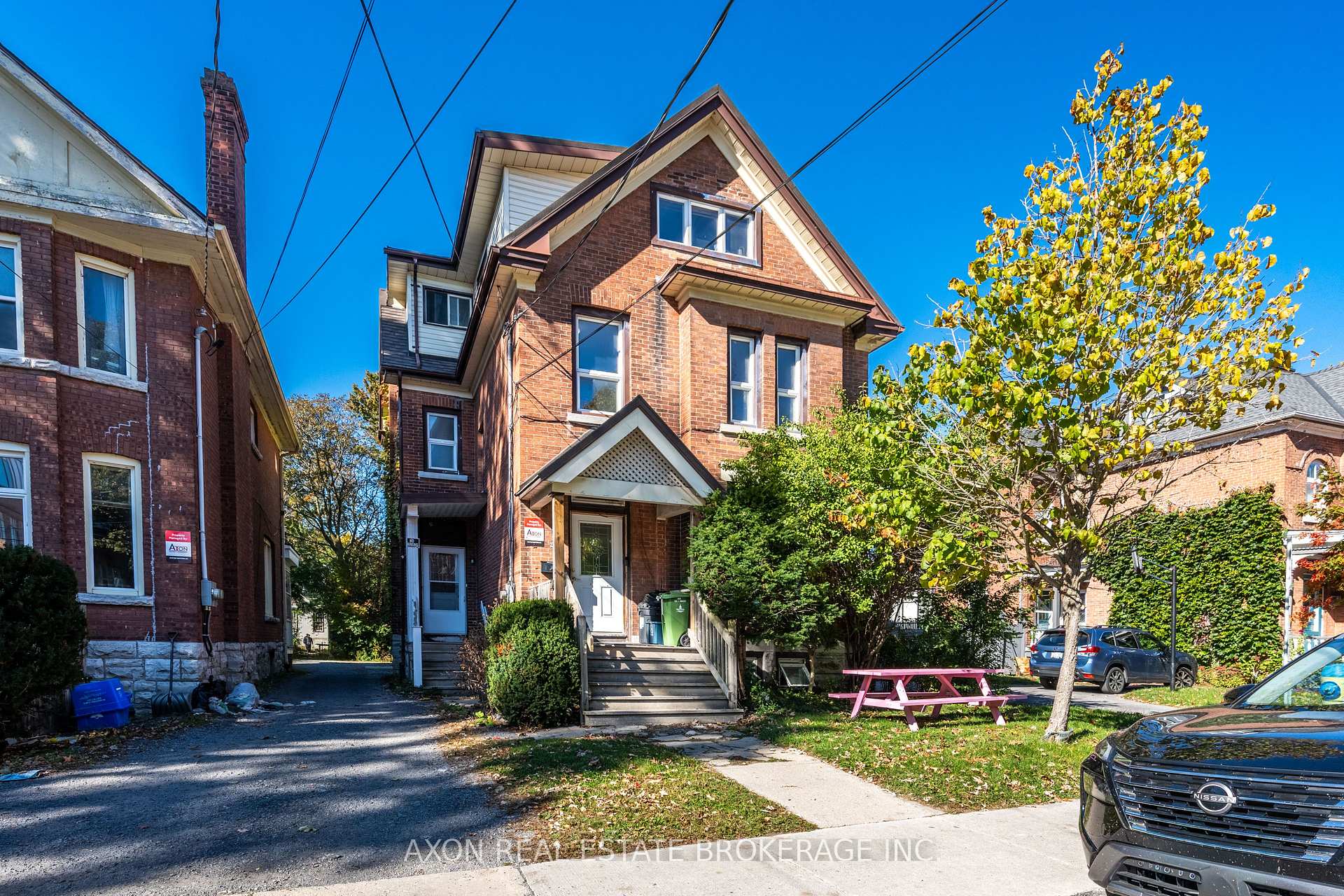 Photo of 220 Frontenac Street