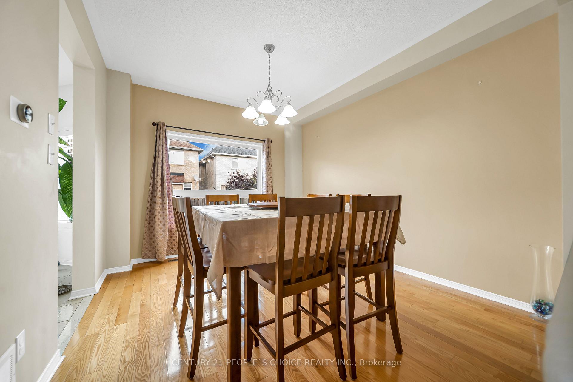 Photo 13 of 36 Humbolt Crescent, Brampton, Fletcher's Meadow — HOMEH