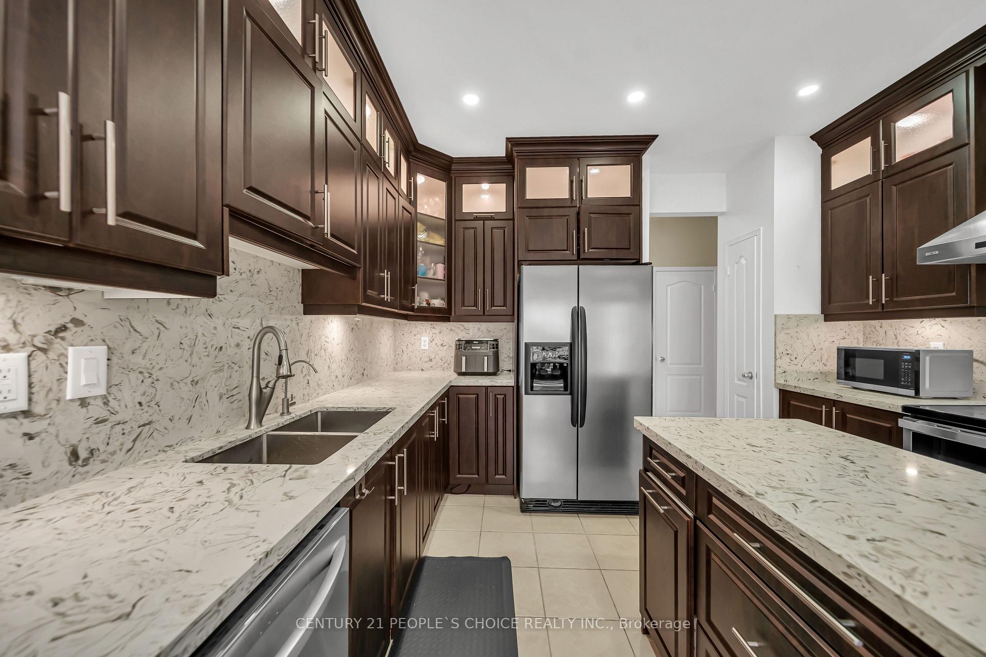 Photo 18 of 36 Humbolt Crescent, Brampton, Fletcher's Meadow — HOMEH