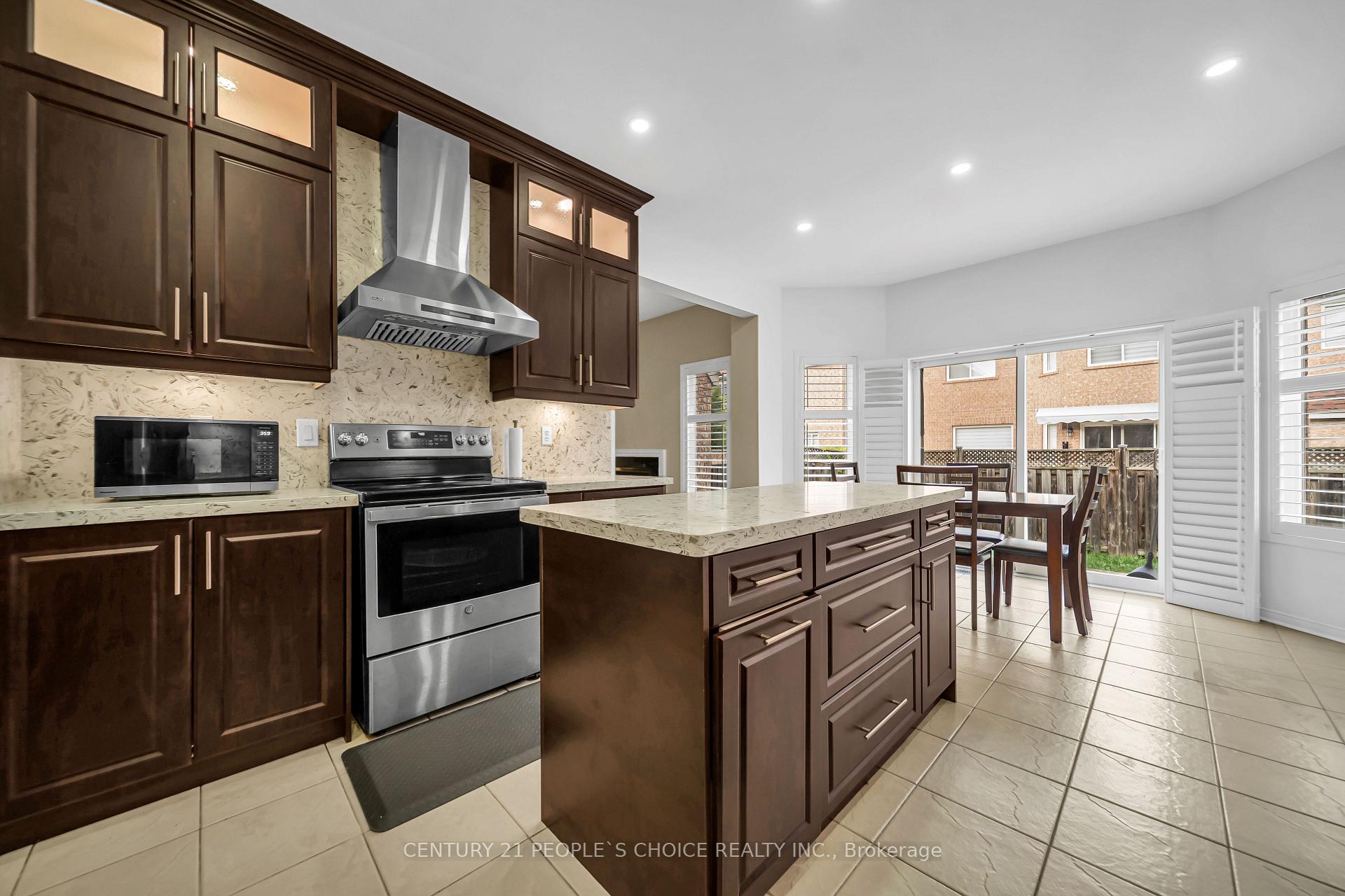 Photo 20 of 36 Humbolt Crescent, Brampton, Fletcher's Meadow — HOMEH